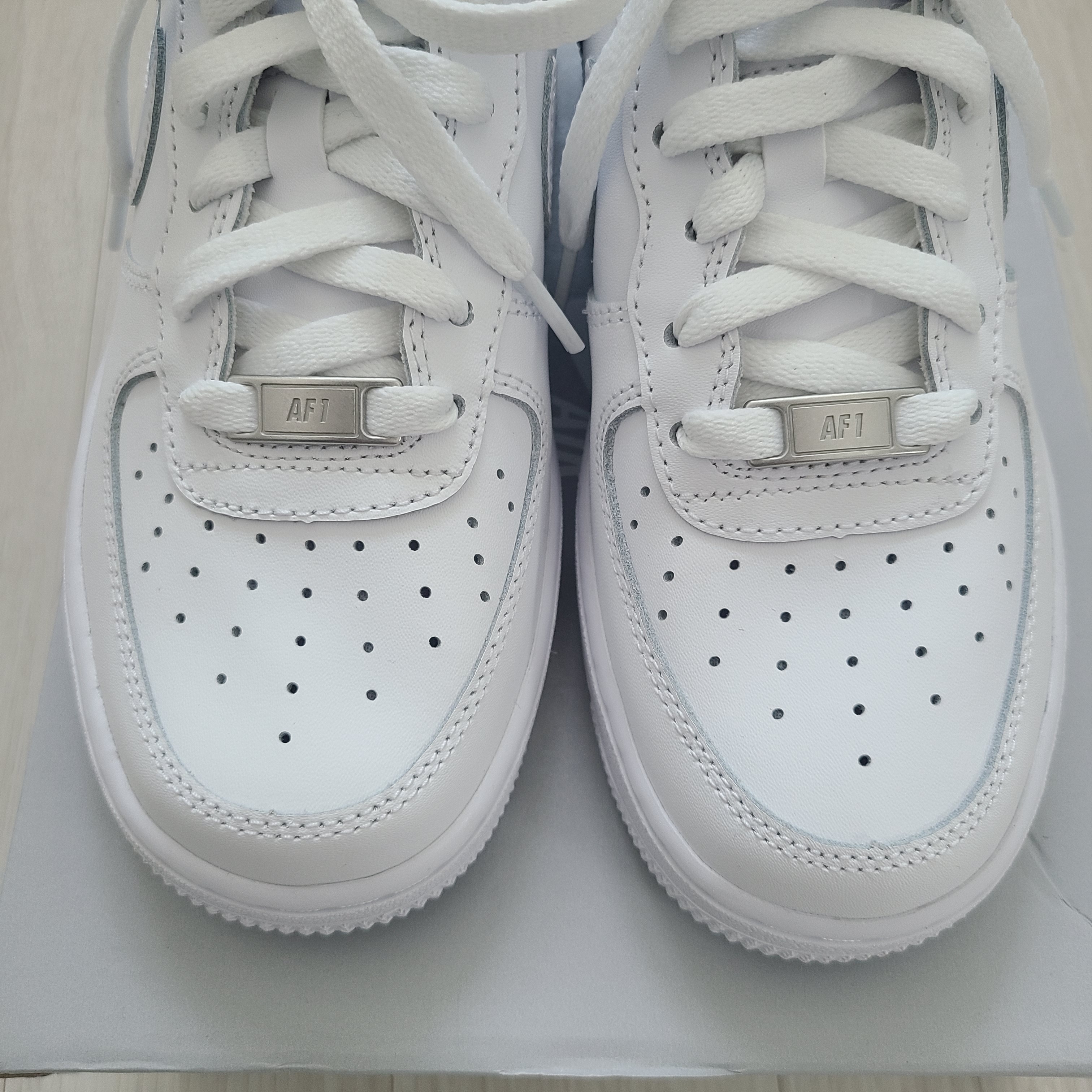 (GS) Nike Air Force 1 LE White 착용 스타일 - 2