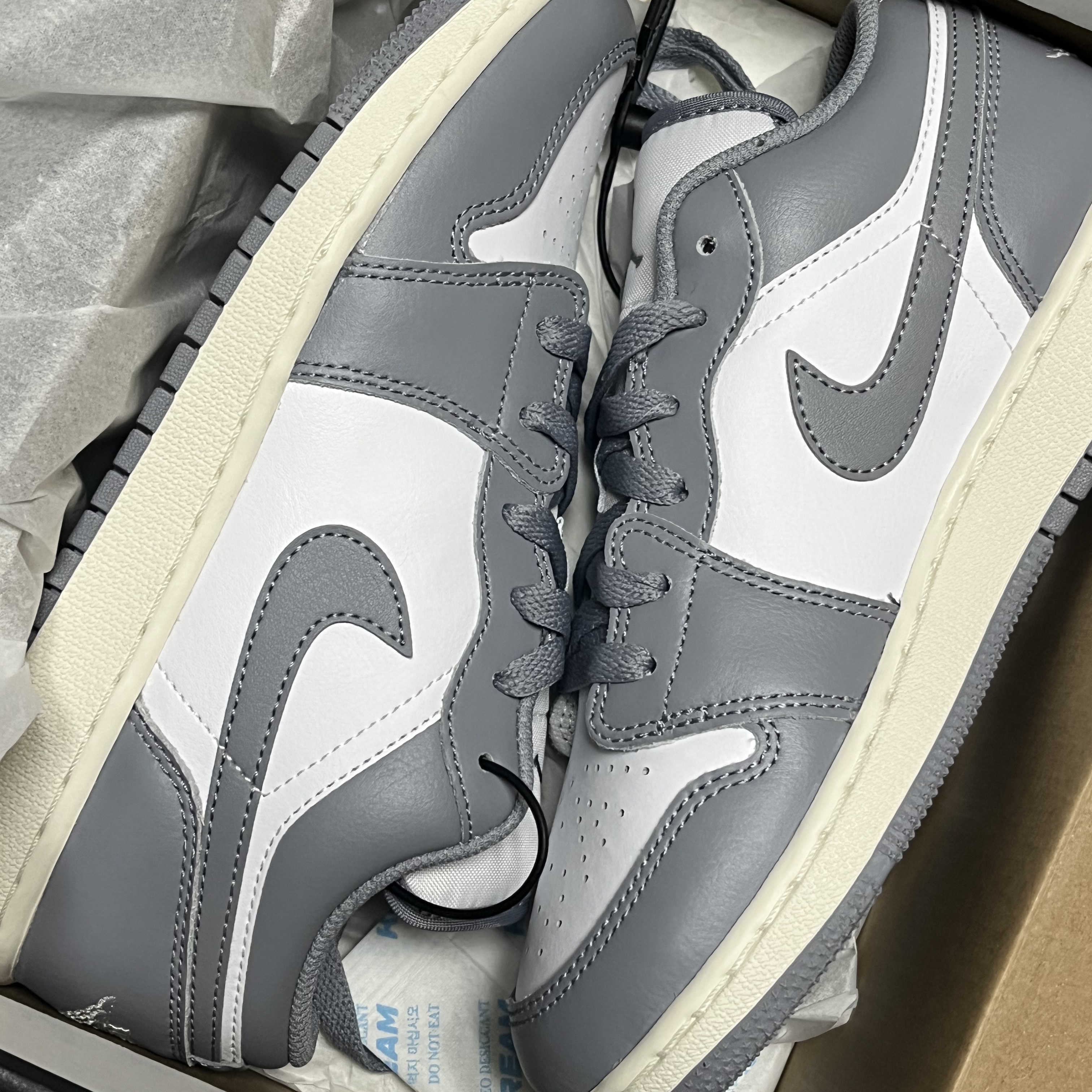 (GS) Jordan 1 Low Stealth and White 착용 스타일