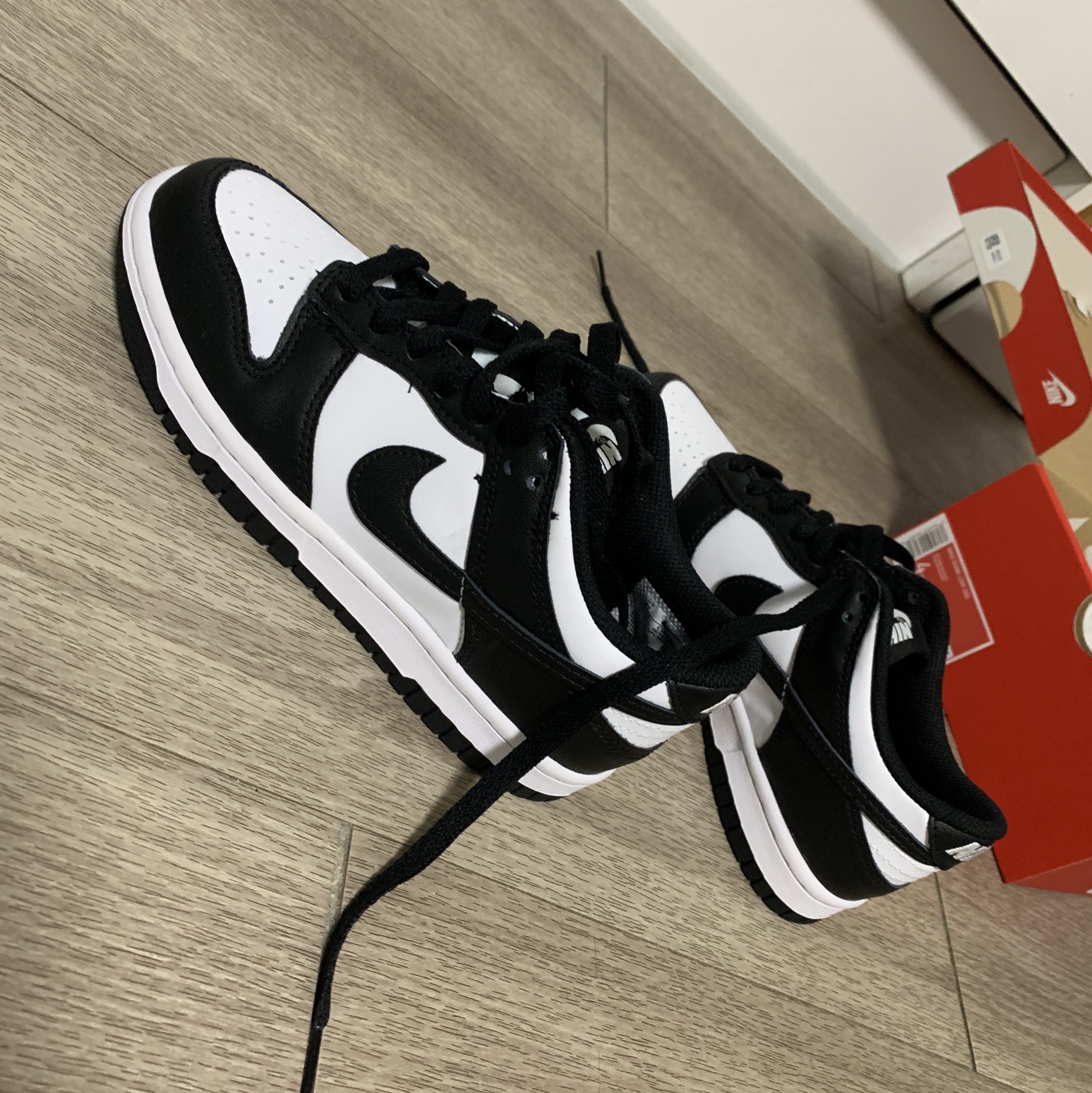 (GS) Nike Dunk Low Black 착용 스타일