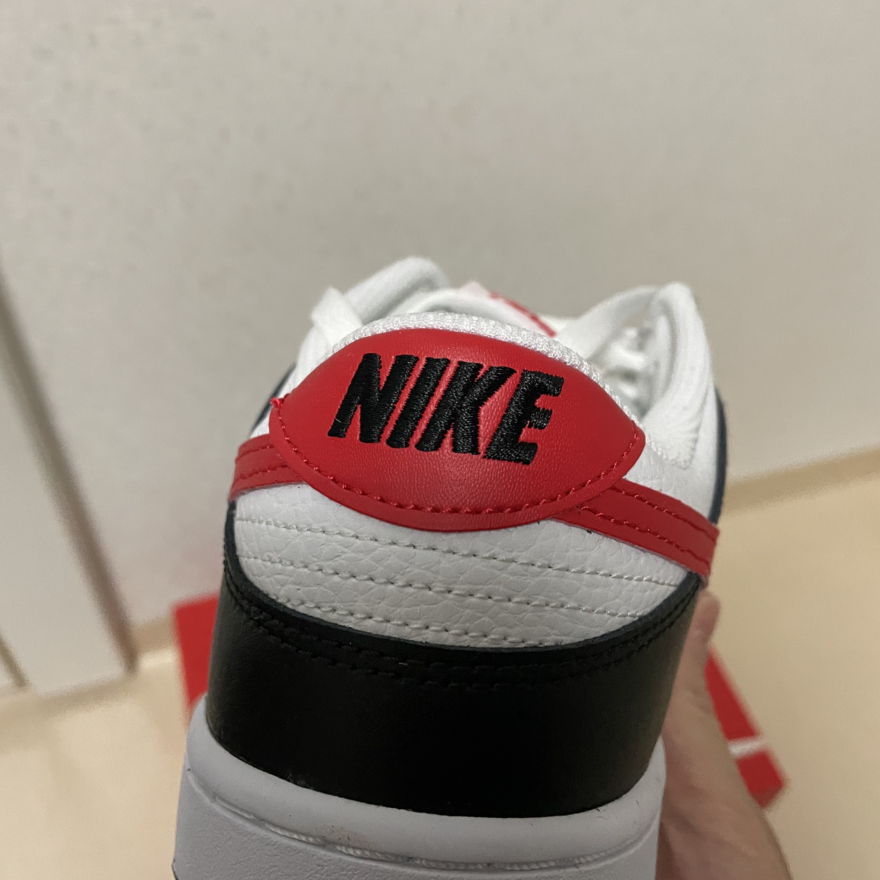 Nike Dunk Low Retro Black University Red 착용 스타일 - 5