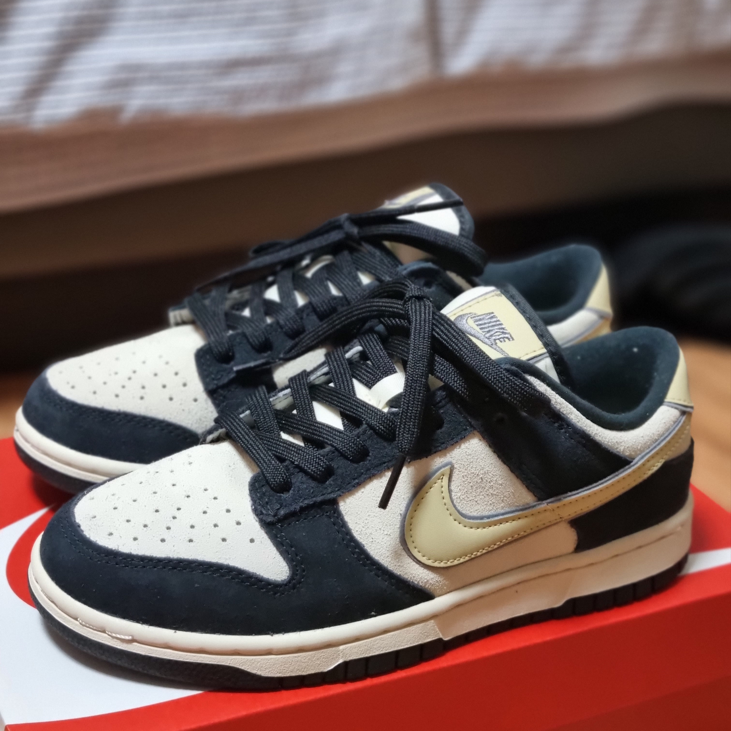 (W) Nike Dunk Low LX Black Suede 착용 스타일 - 3