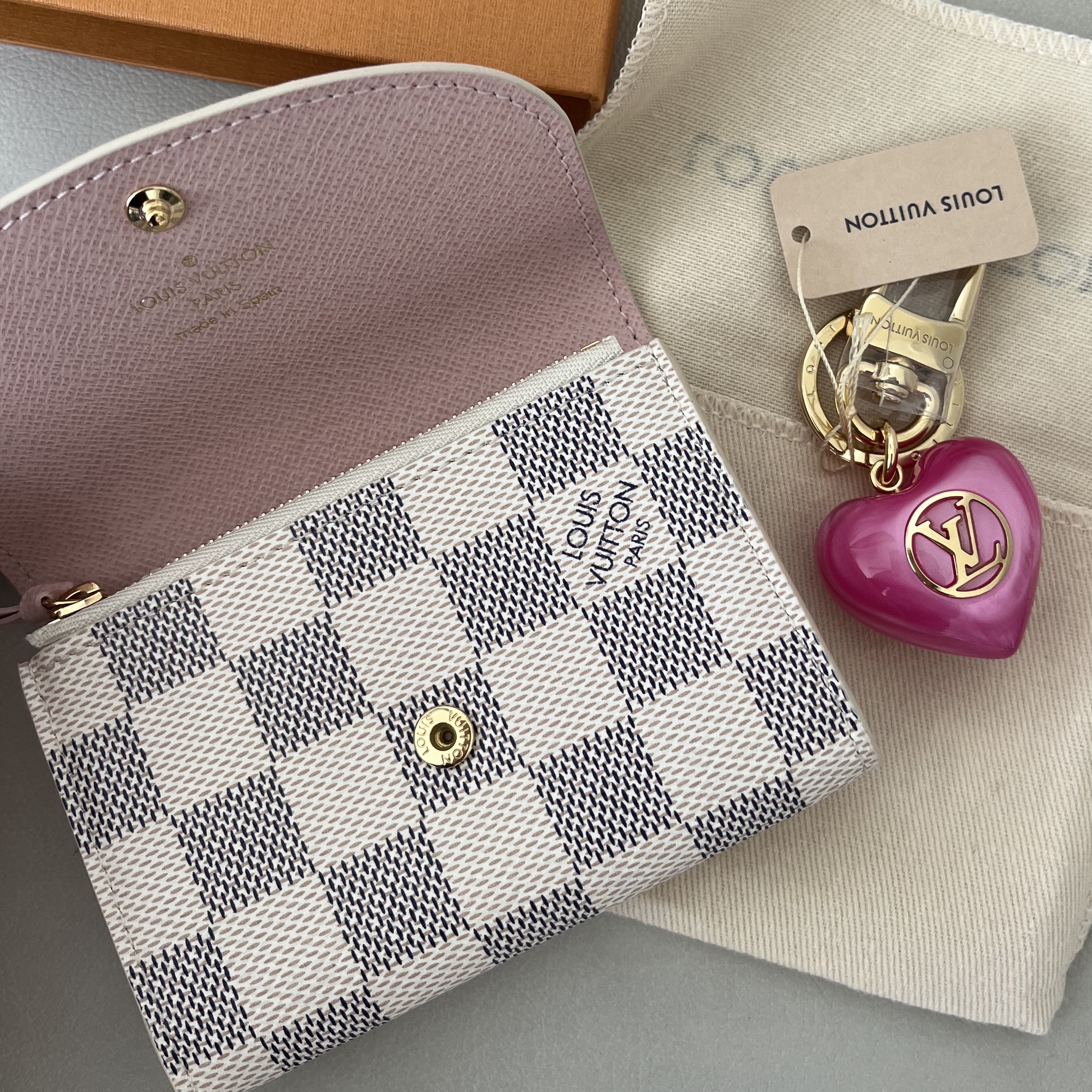 Louis Vuitton Rosalie Coin Purse Damier Azure Rose Ballerine Pink 착용 스타일