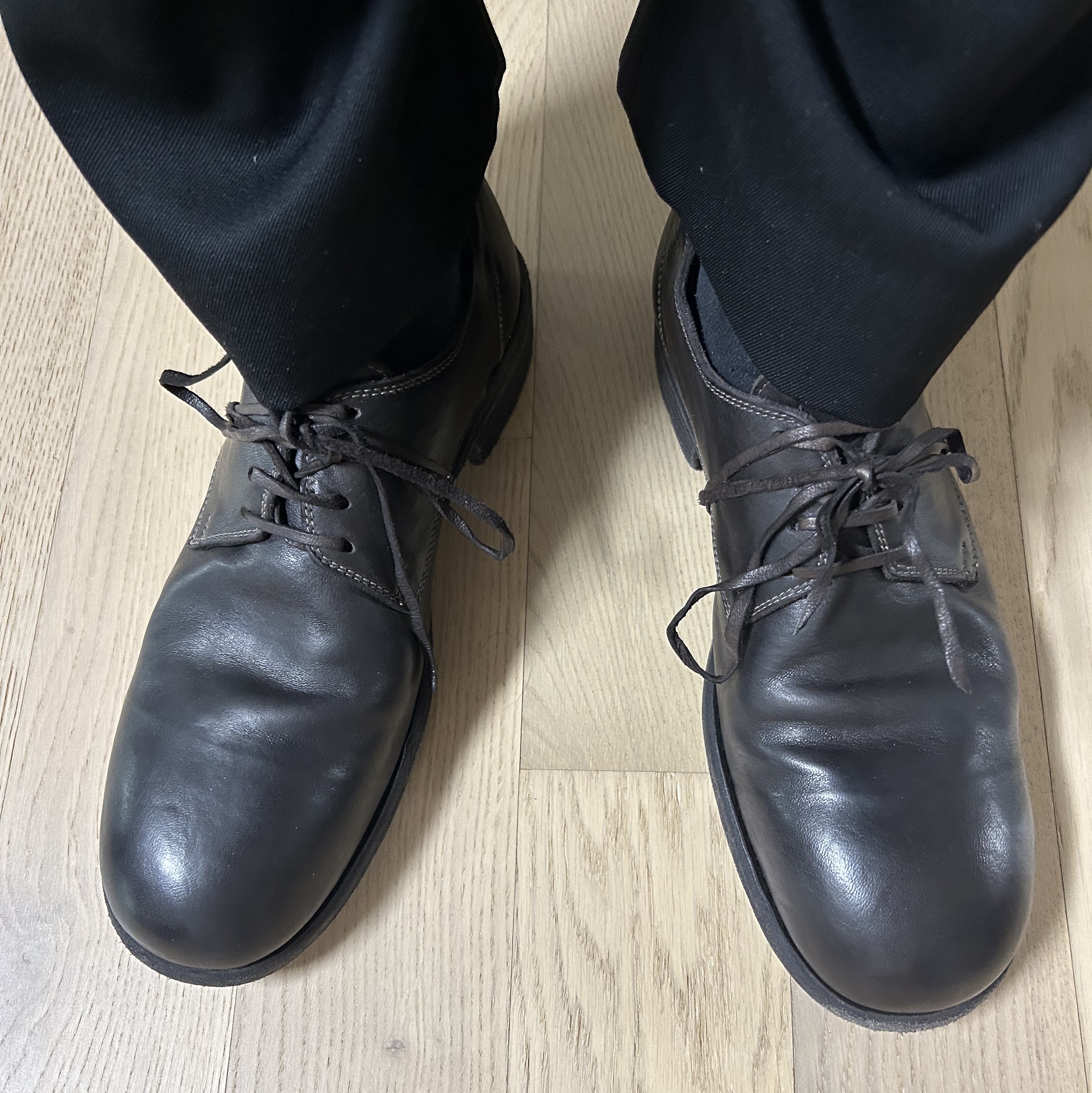 Guidi 992 Horse Full Grain Leather Derby Dark Brown 착용 스타일 - 2