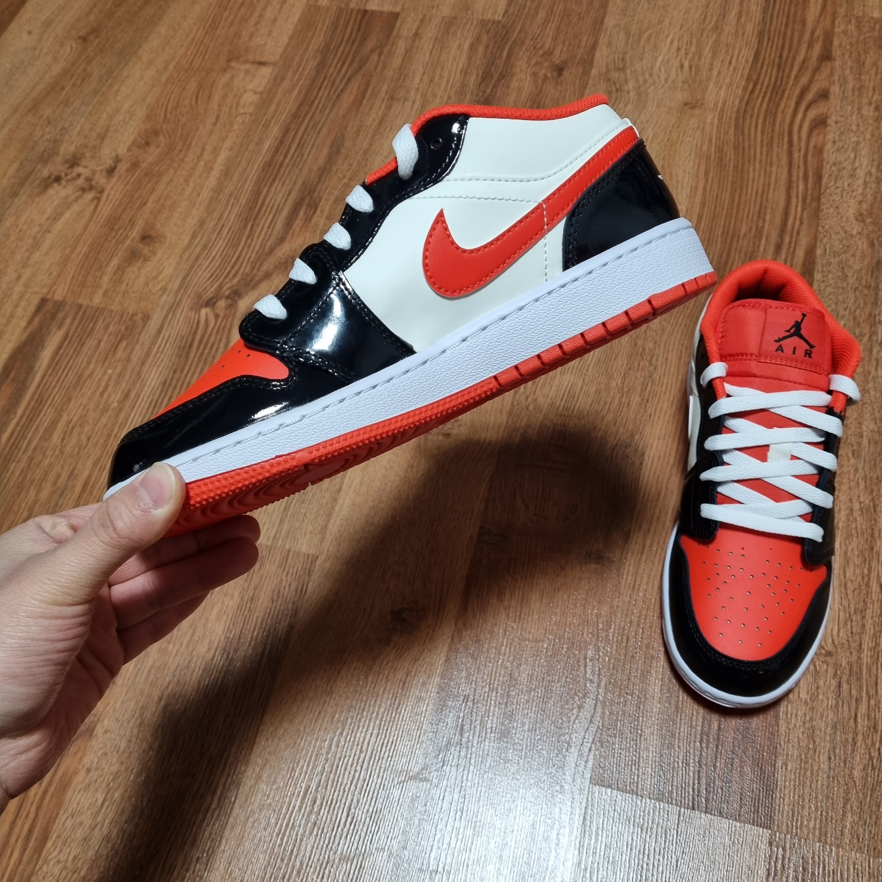 (GS) Jordan 1 Low SE Team Orange Black 착용 스타일 - 1