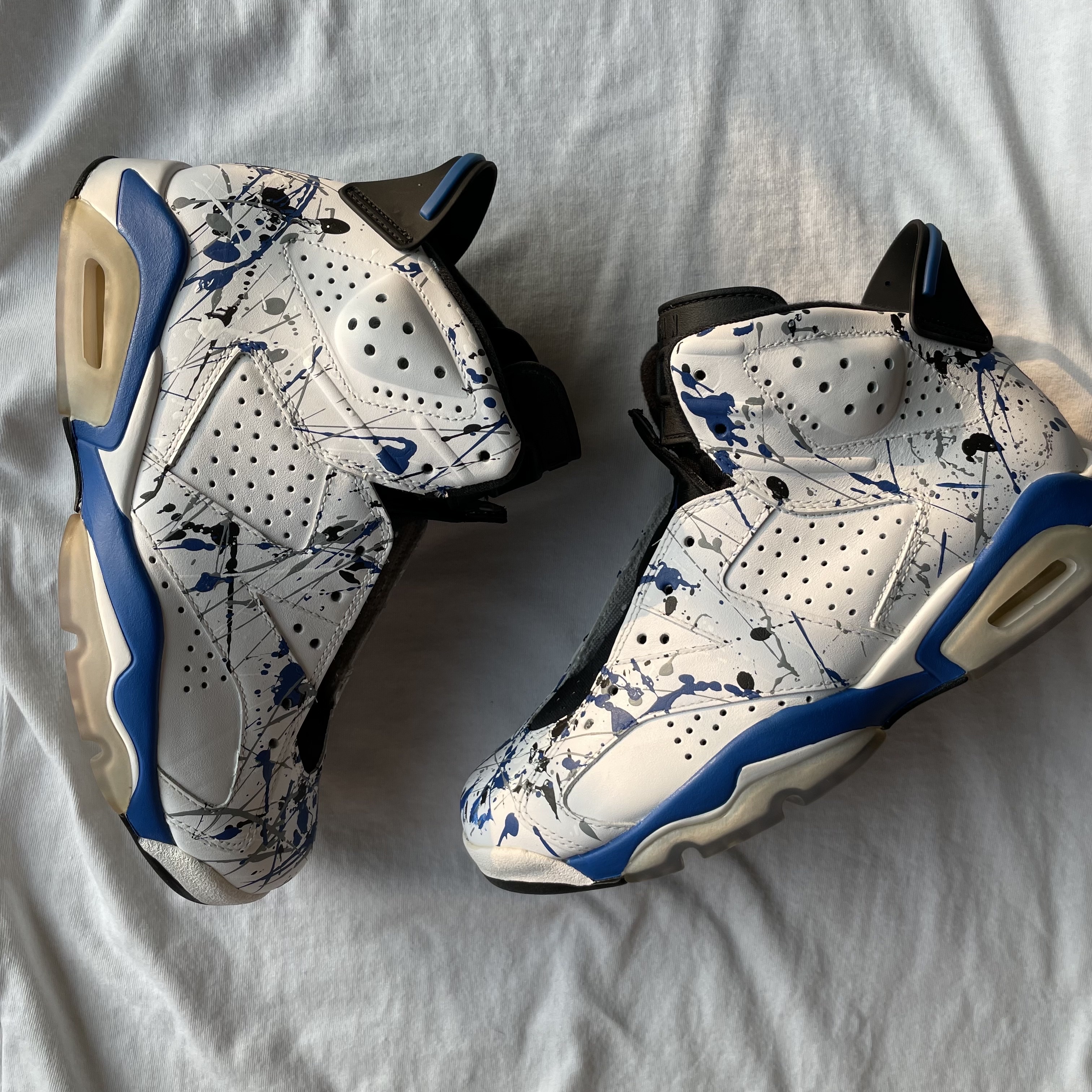 Jordan 6 Retro Sport Blue 2014, Jordan 1 Mid Triple White 착용 스타일 - 1