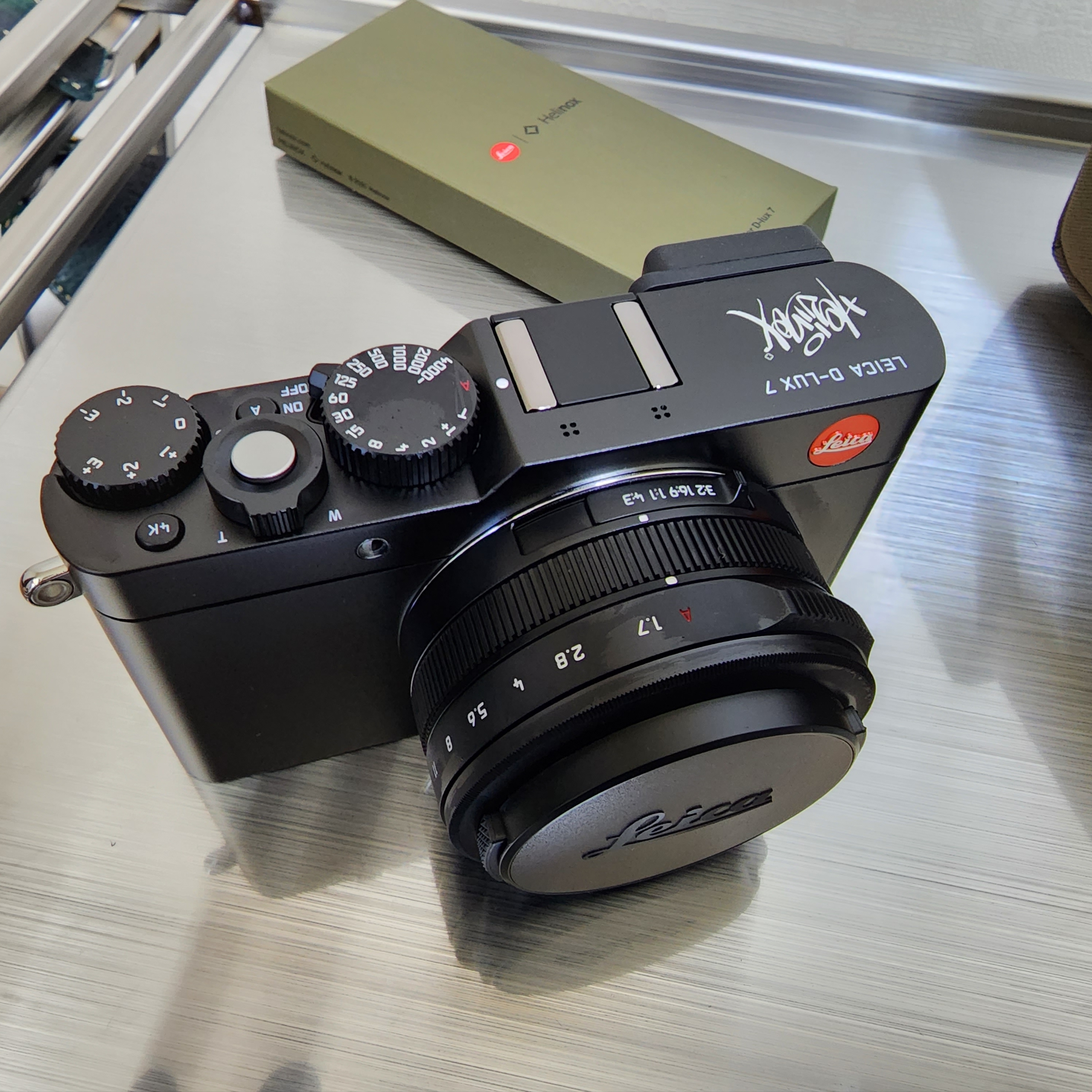 Leica x Helinox D-Lux 7 Black Special Package Edition (Korean Ver.) 착용 스타일 - 2