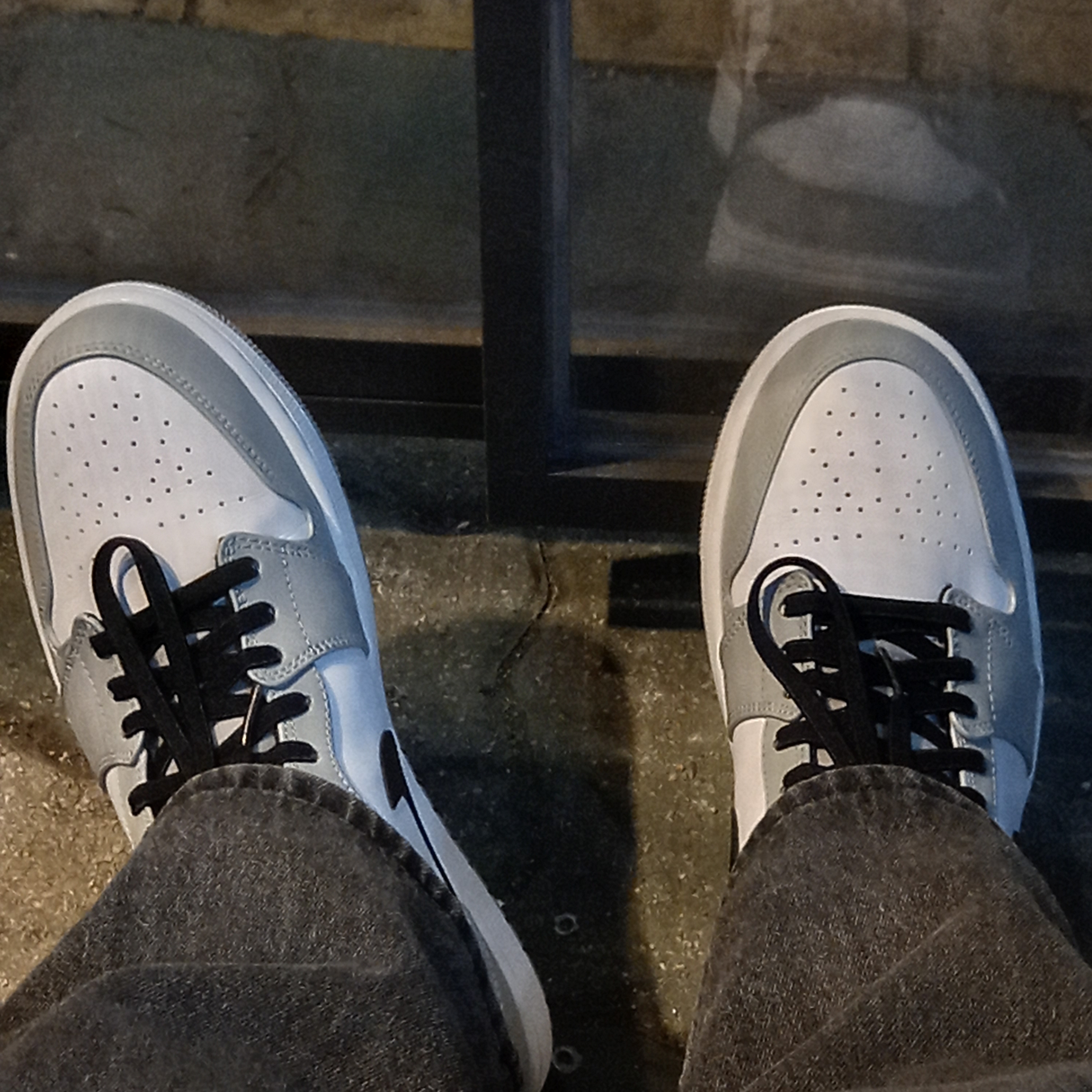 Jordan 1 Mid Light Smoke Grey 착용 스타일
