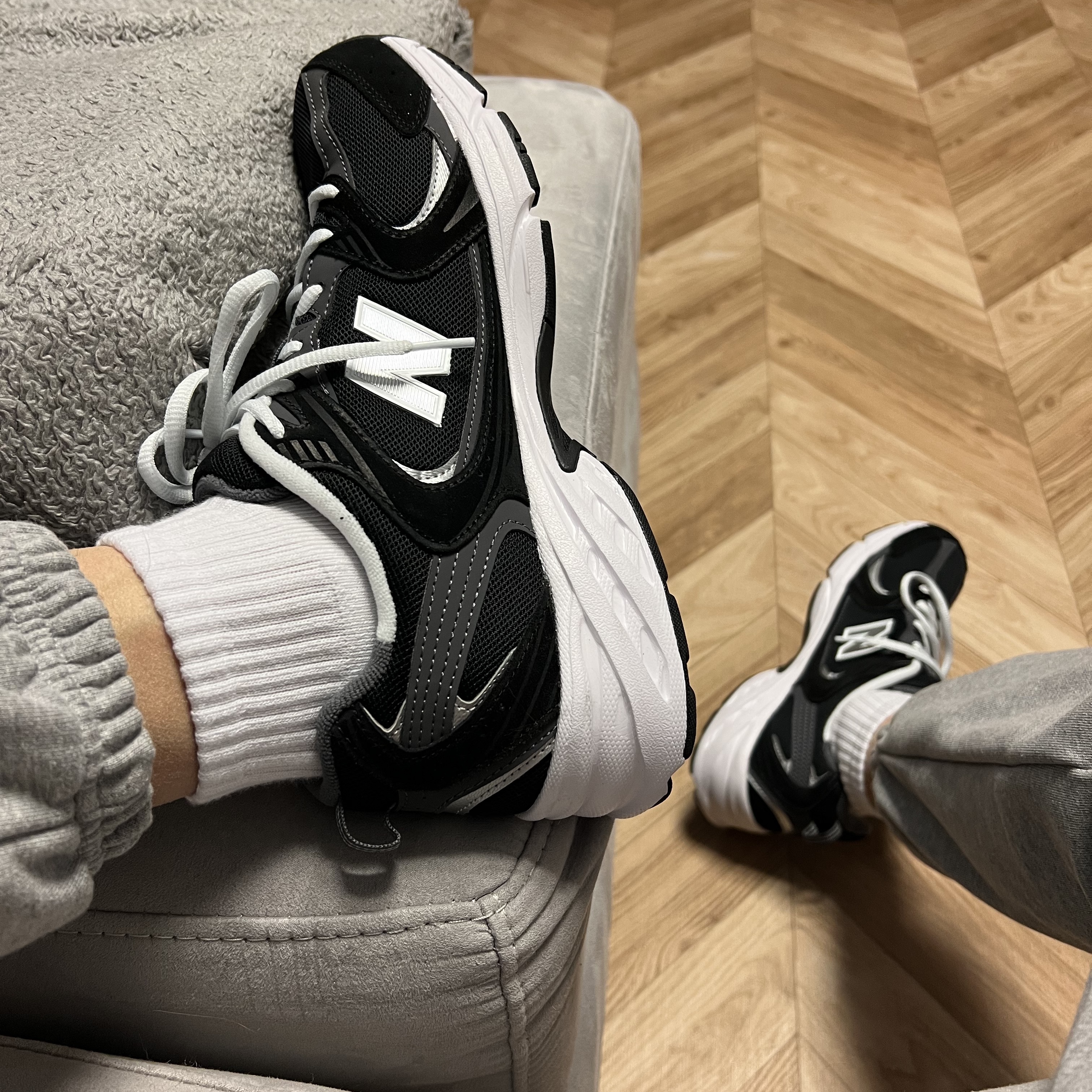 New Balance 530 Classic Black 착용 스타일 - 1