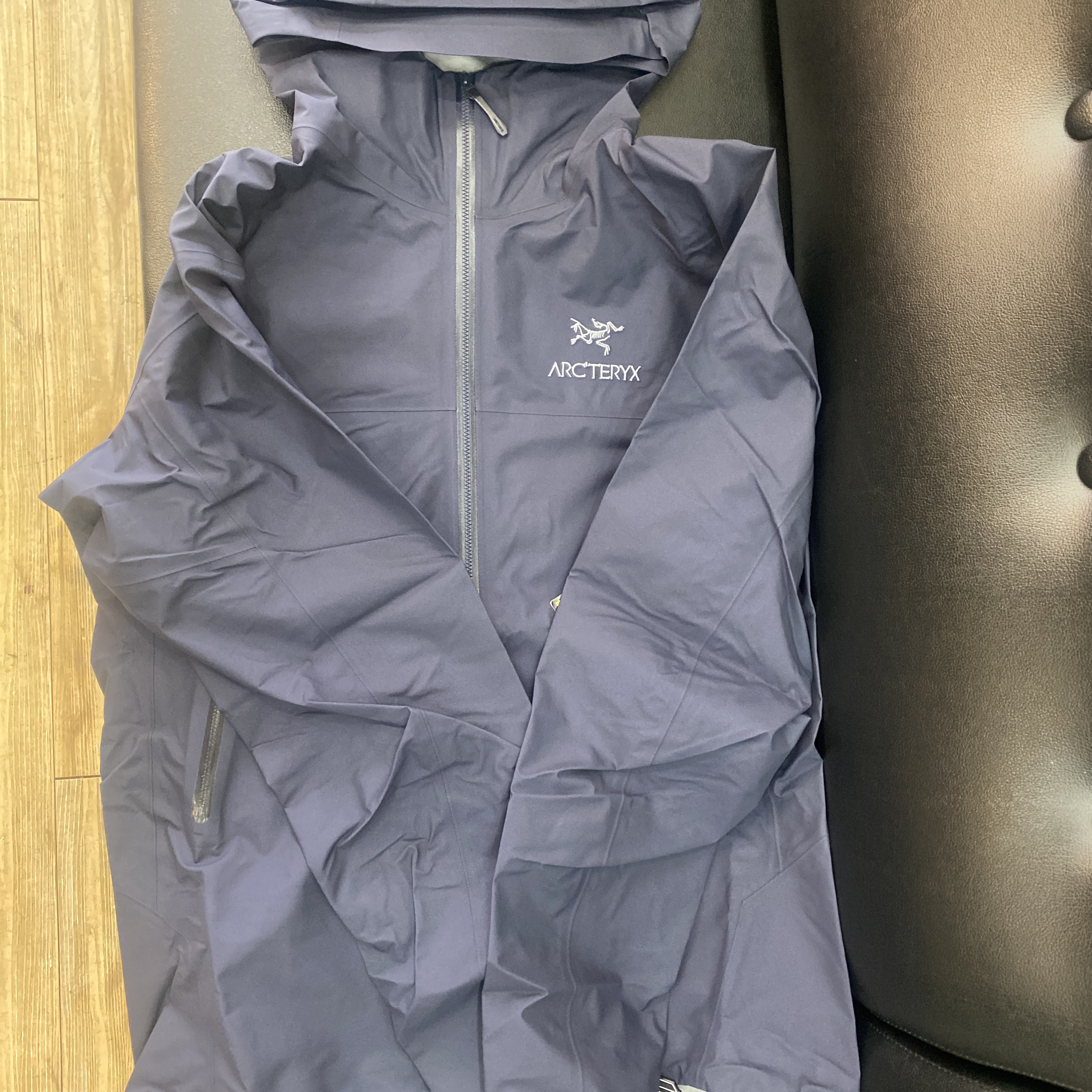 Arc'teryx Beta Jacket Black Sapphire 착용 스타일