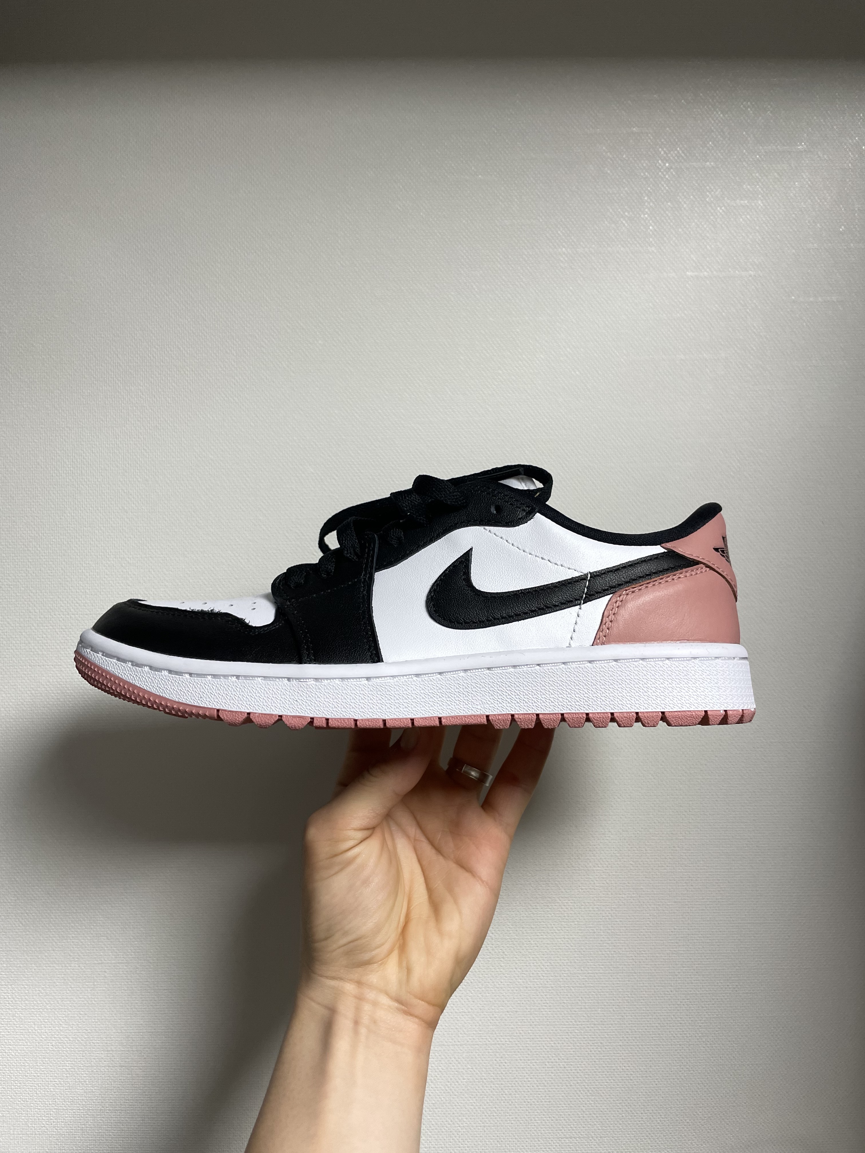 Jordan 1 Low Golf Rust Pink 착용 스타일 - 1