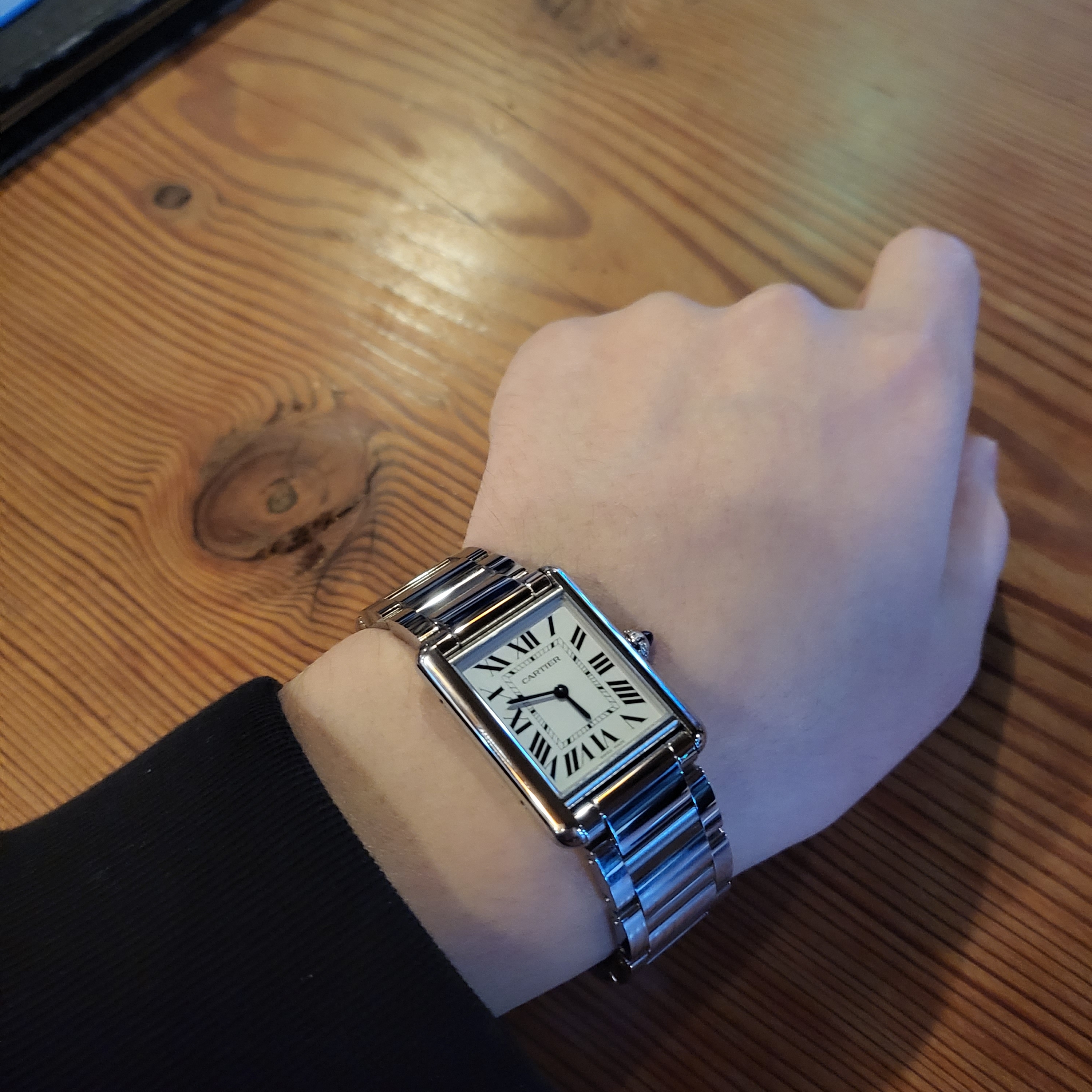 Cartier Tank Must Watch Large Quartz Steel Bracelet Steel 착용 스타일