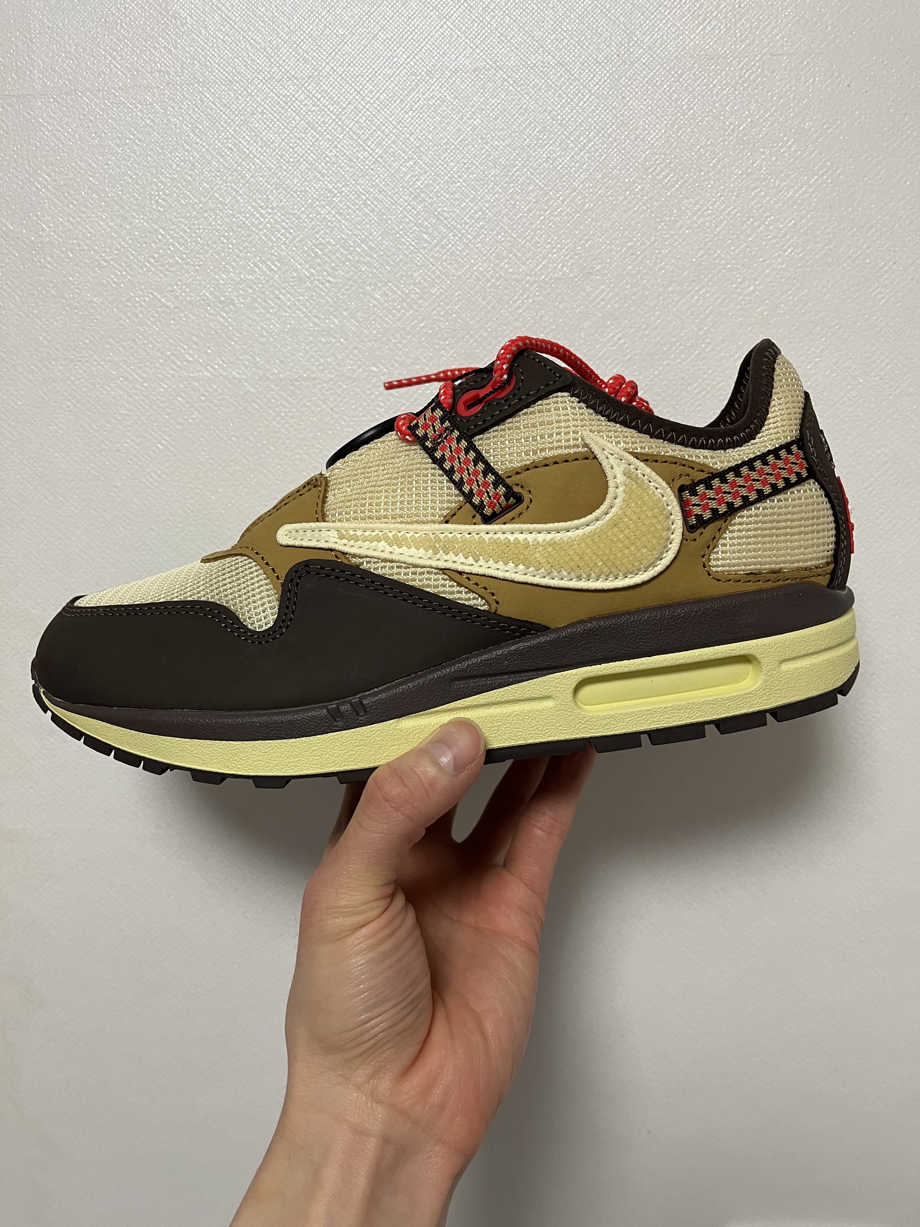 Nike x Travis Scott Air Max 1 Cact.us Brown 착용 스타일