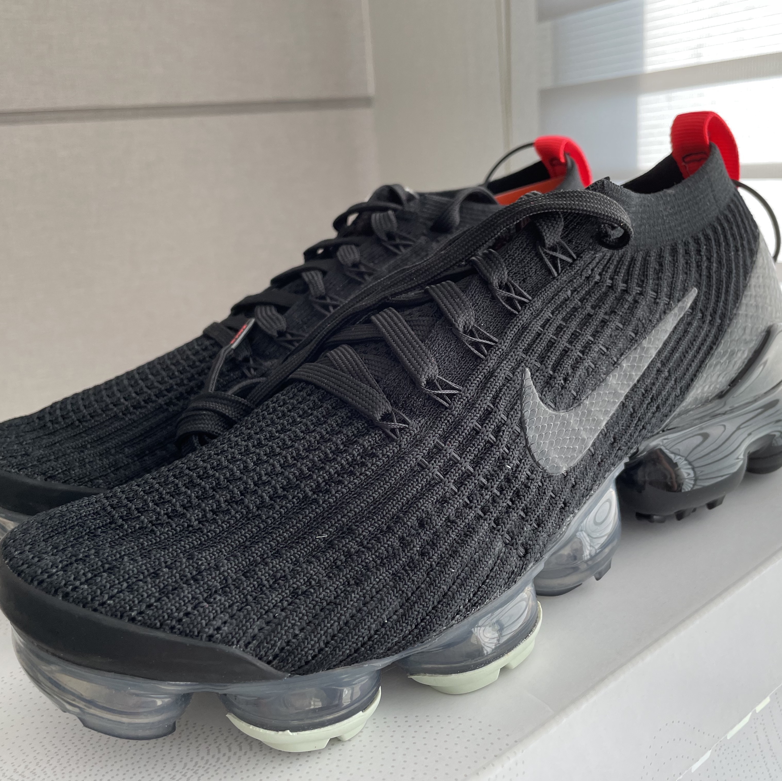 Nike Air VaporMax Flyknit 3 Black Snakeskin 착용 스타일