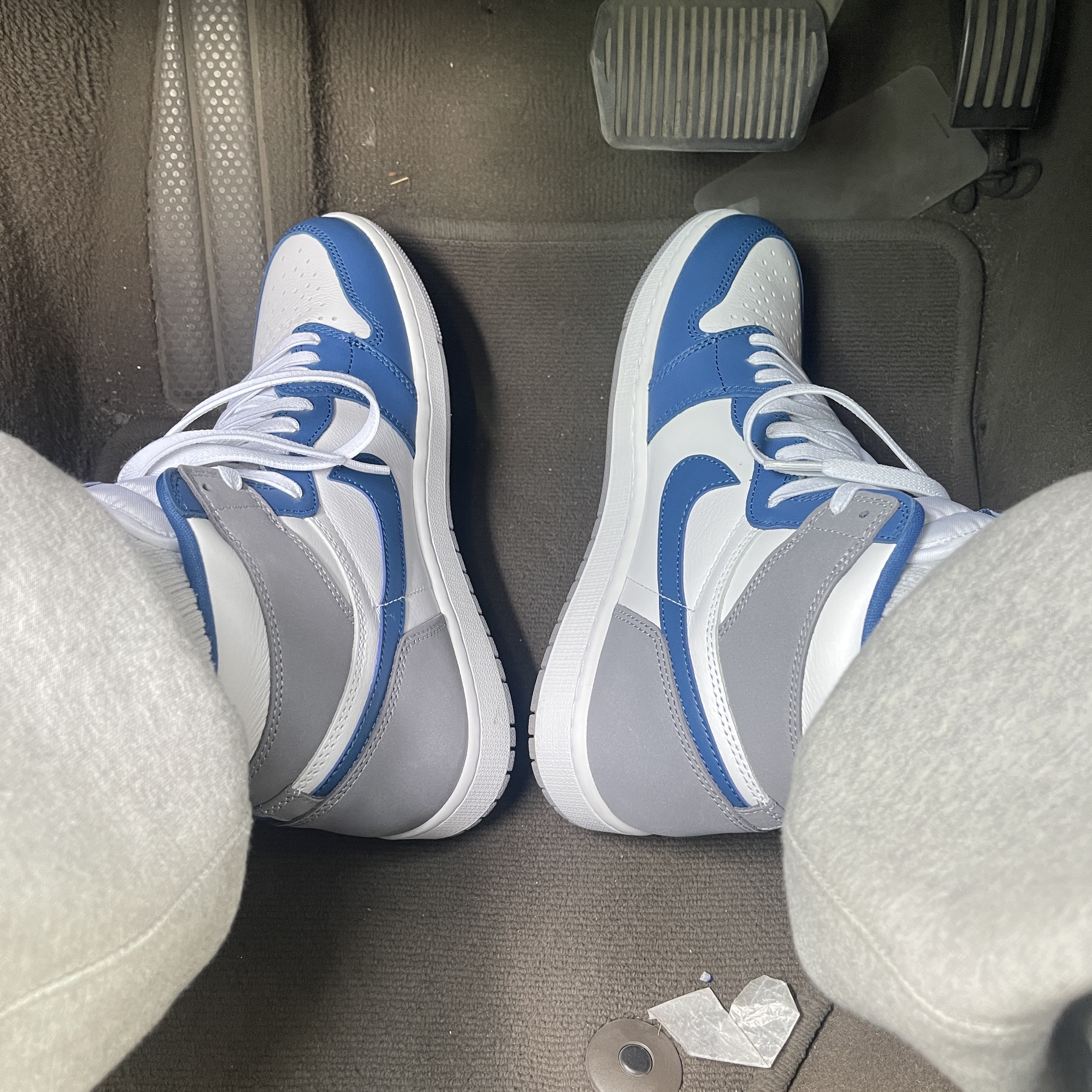 Jordan 1 Retro High OG True Blue, Jordan 1 Retro High OG University Blue 착용 스타일 - 2
