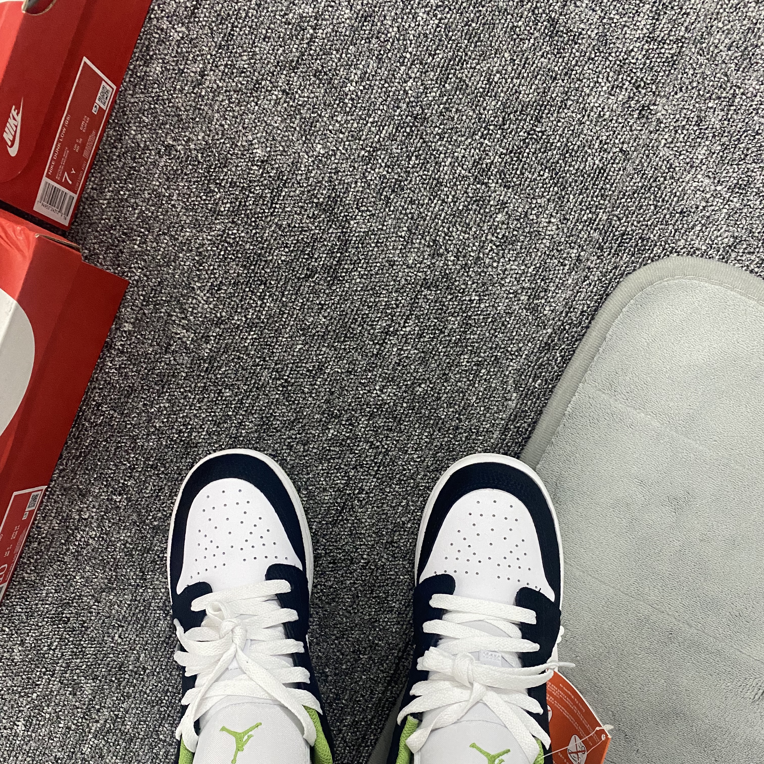 (GS) Jordan 1 Low SE Altitude Green 착용 스타일 - 4