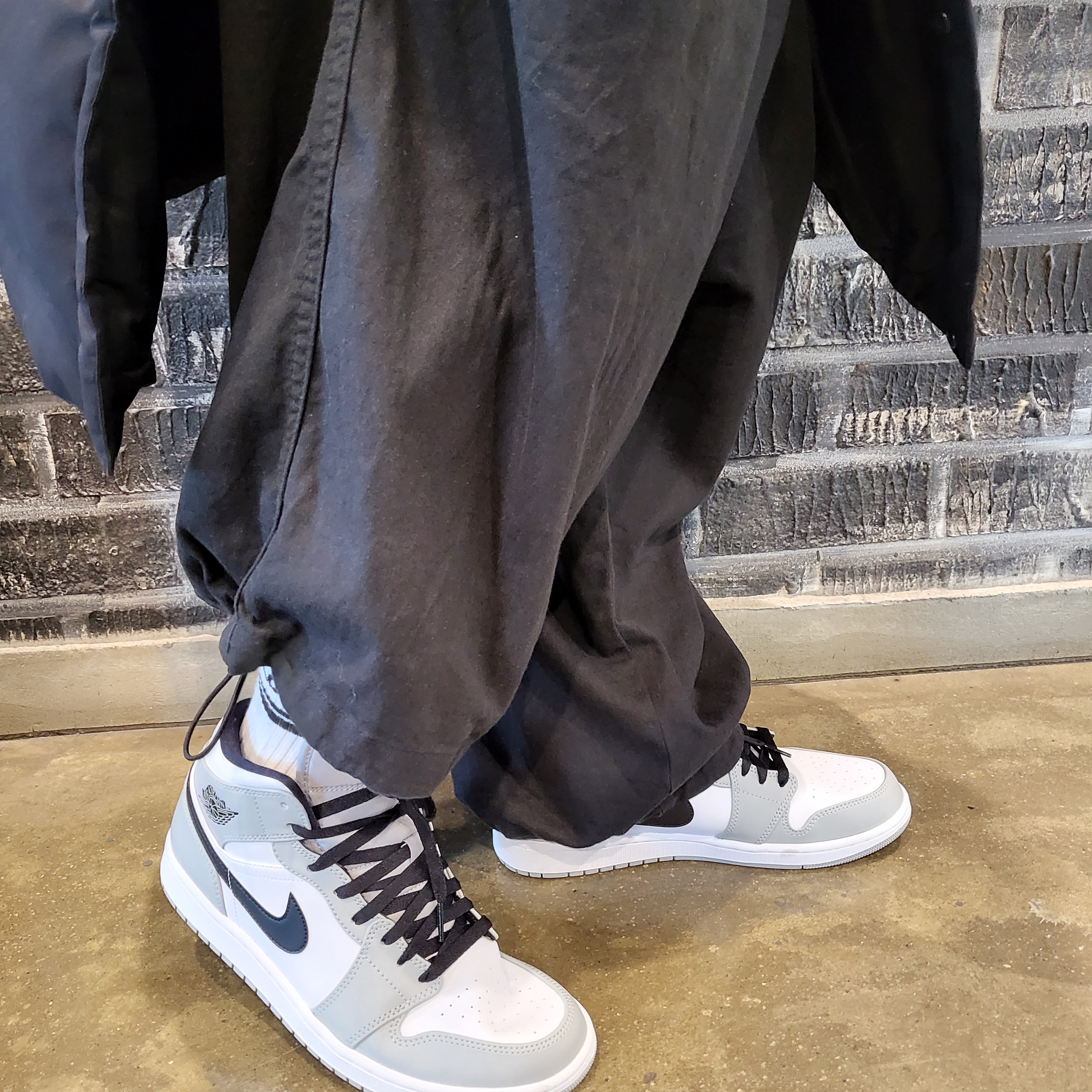 Jordan 1 Mid Light Smoke Grey 착용 스타일 - 1