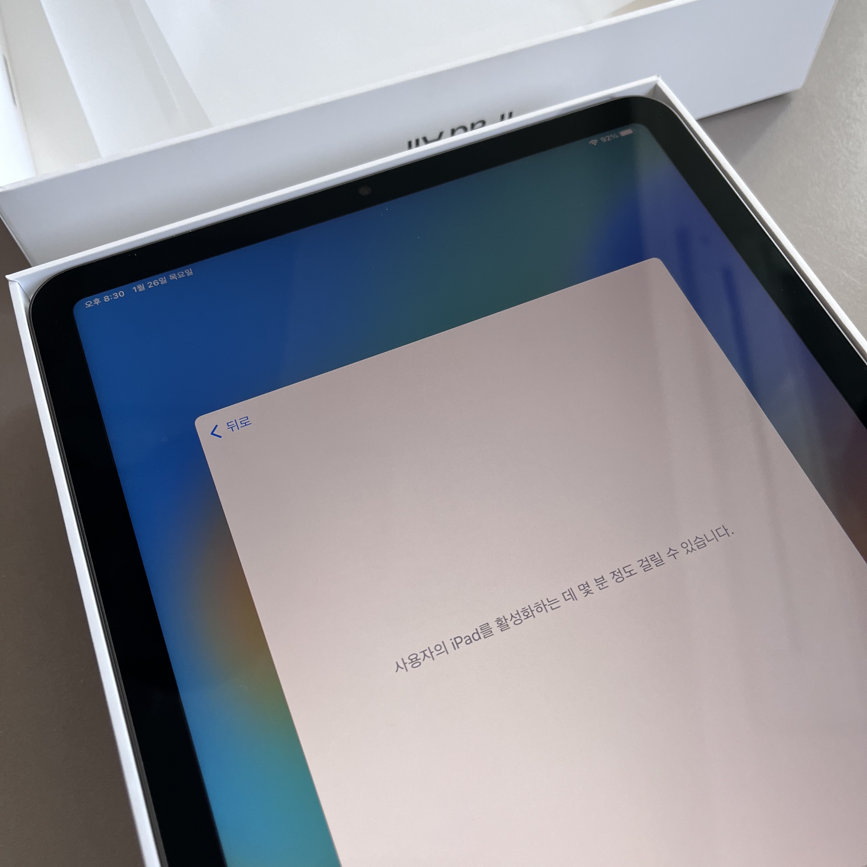 Apple iPad Air 5th Gen Wifi 64GB Space Gray (Korean Ver.) 착용 스타일 - 2