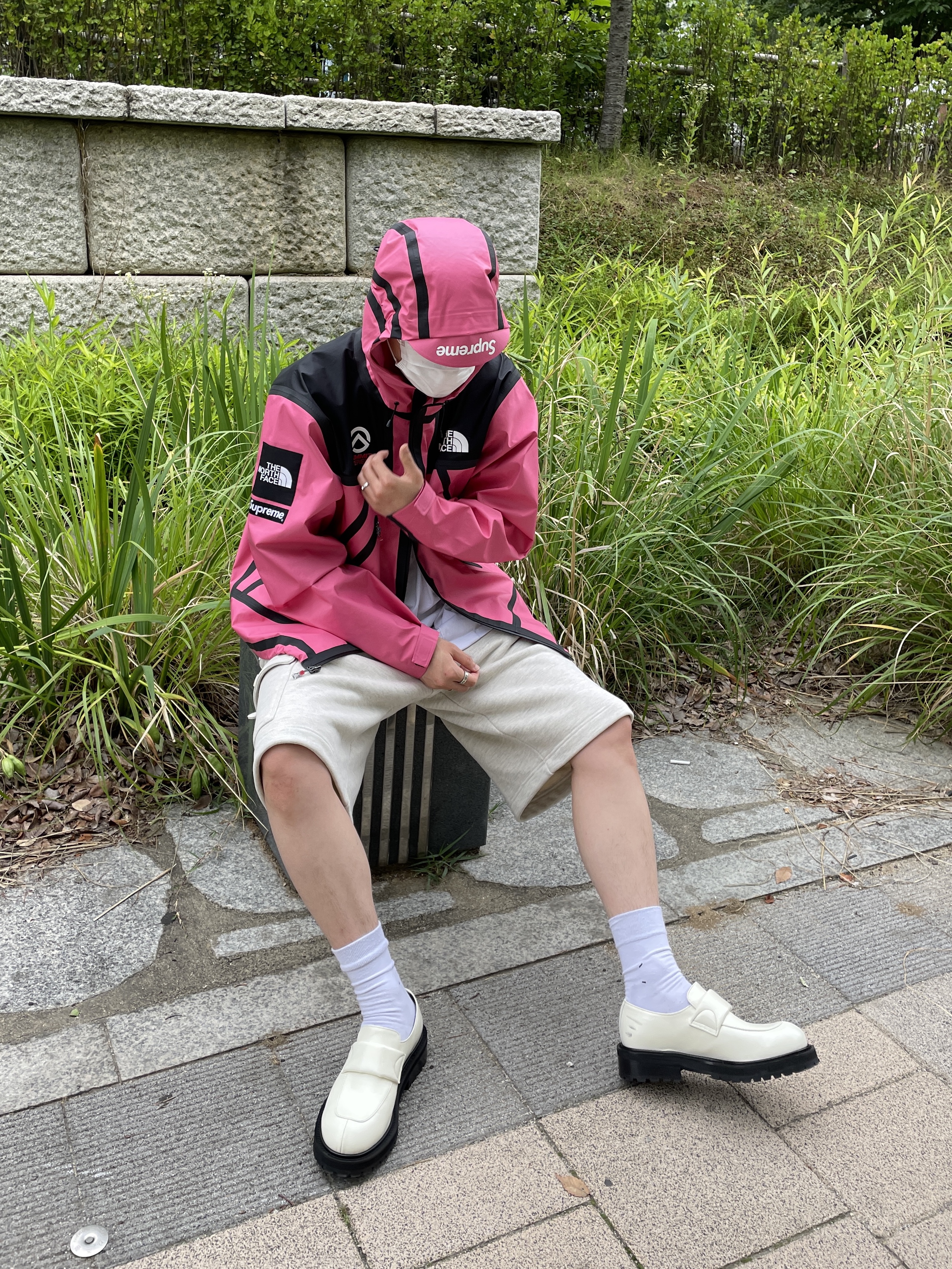 Supreme x The North Face Summit Series Outer Tape Seam Jacket Pink - 21SS 착용 스타일 - 1