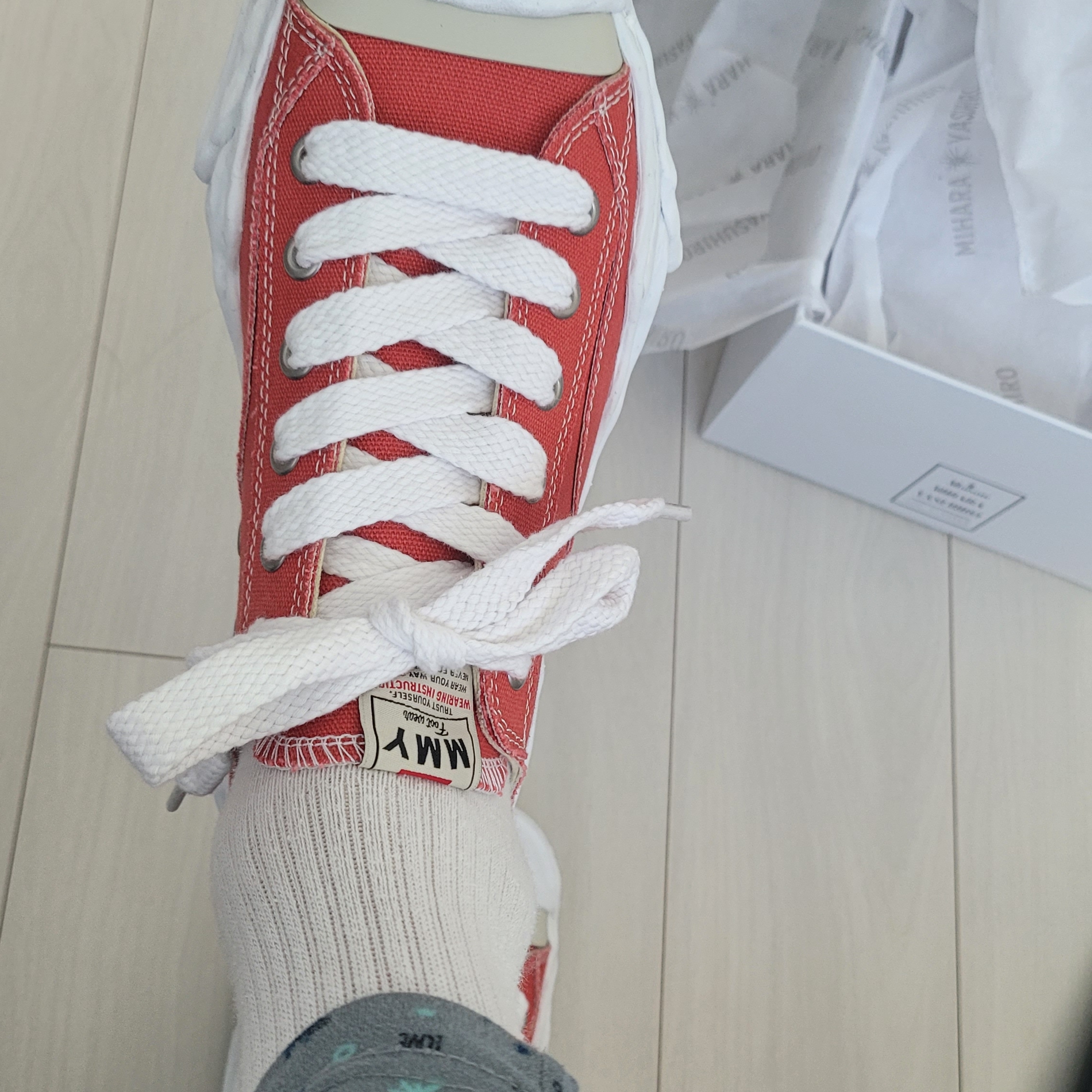 Maison Mihara Yasuhiro Hank OG Sole Canvas Low-top Sneakers Orange 착용 스타일 - 2