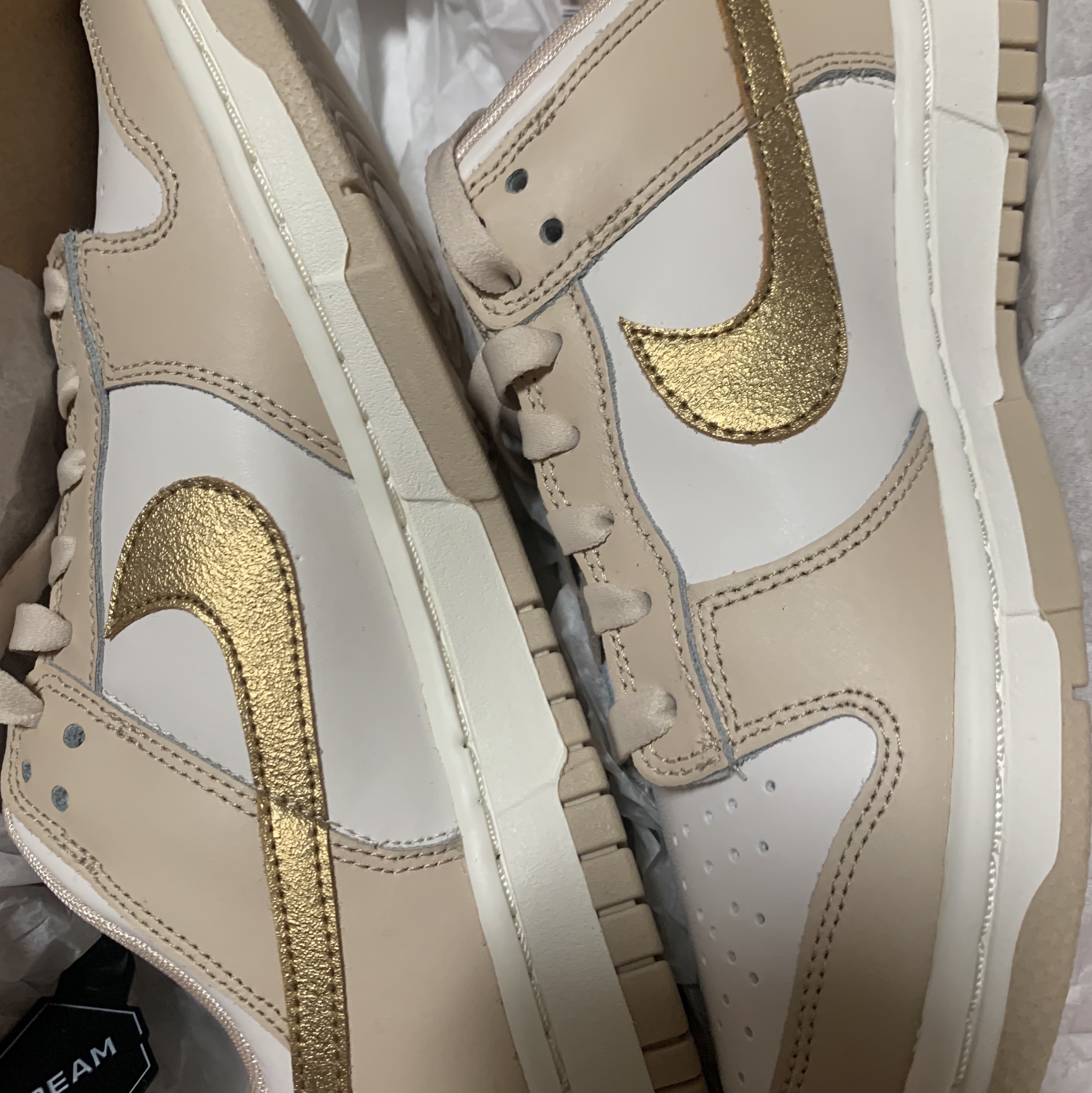 (W) Nike Dunk Low Sanddrift Metallic Gold 착용 스타일