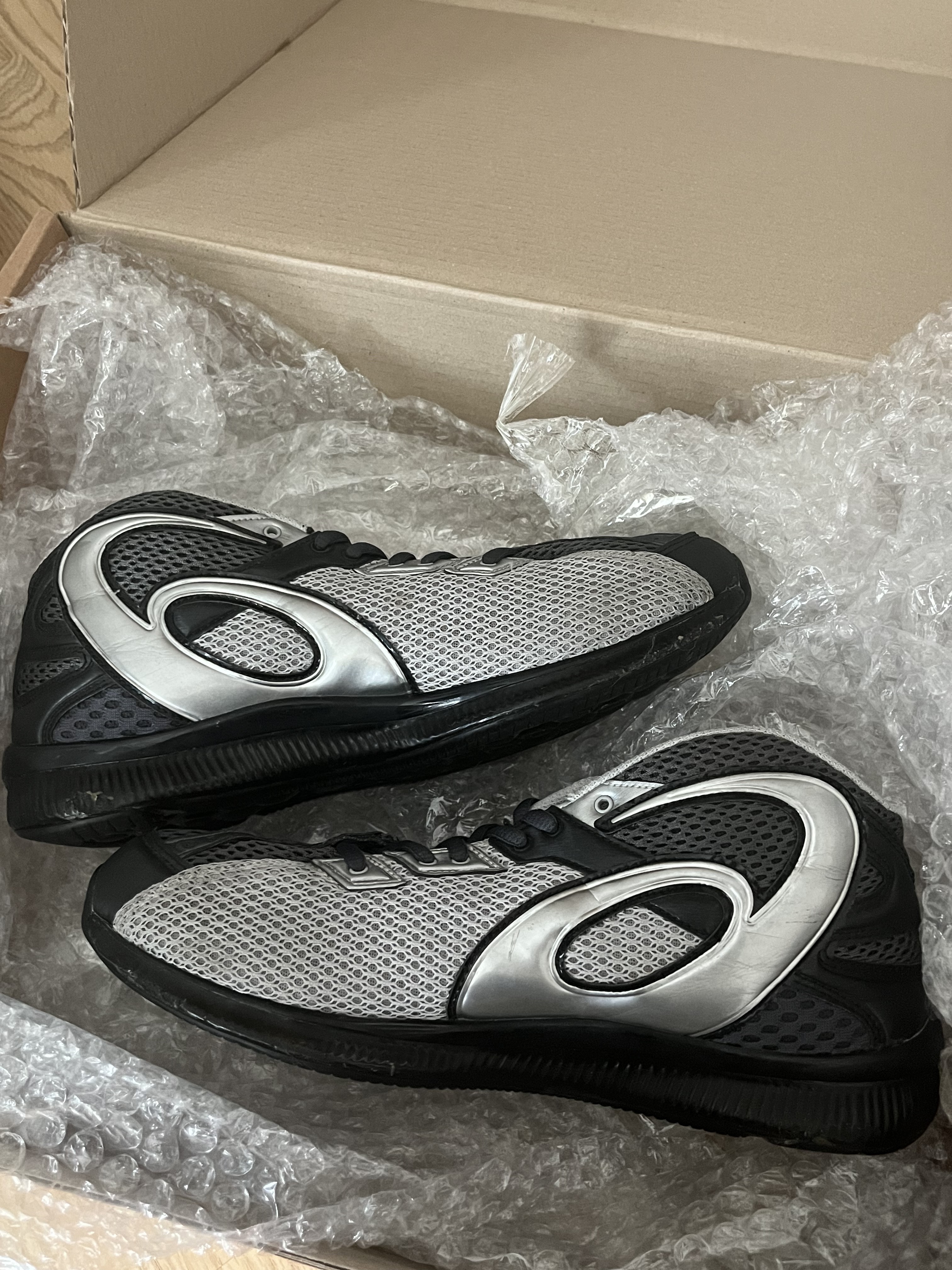 Asics x Kiko Kostadinov Gel Sokat Infinity Dark Grey 착용 스타일