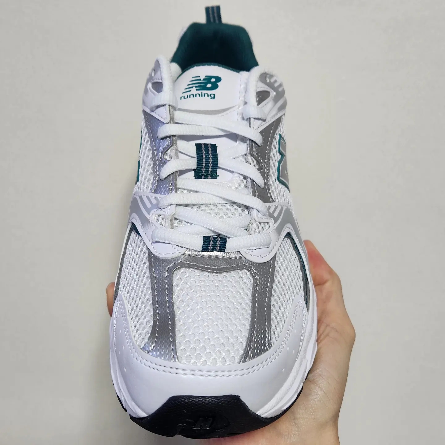 New Balance 530 White Mint 착용 스타일 - 3