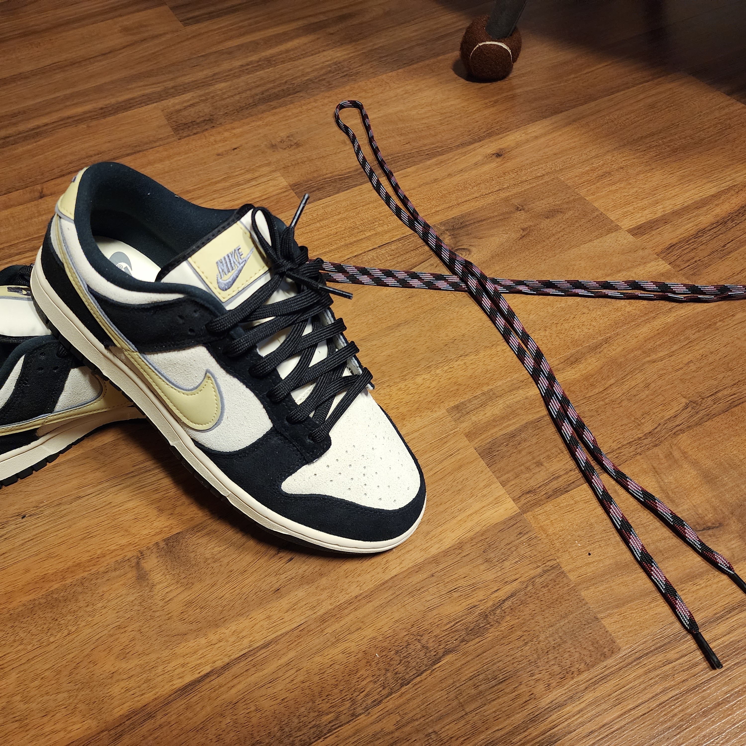 (W) Nike Dunk Low LX Black Suede 착용 스타일 - 1