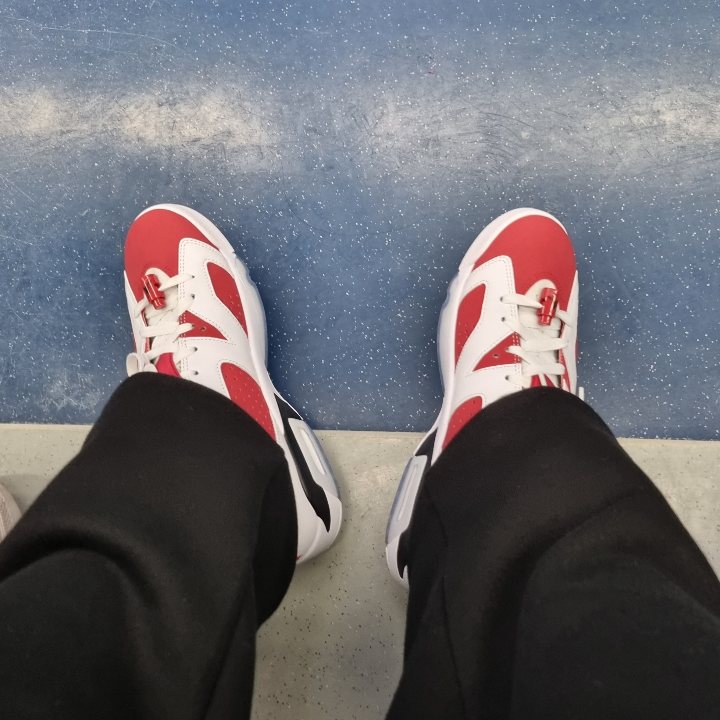 Jordan 6 Retro Carmine 2021 착용 스타일 - 3