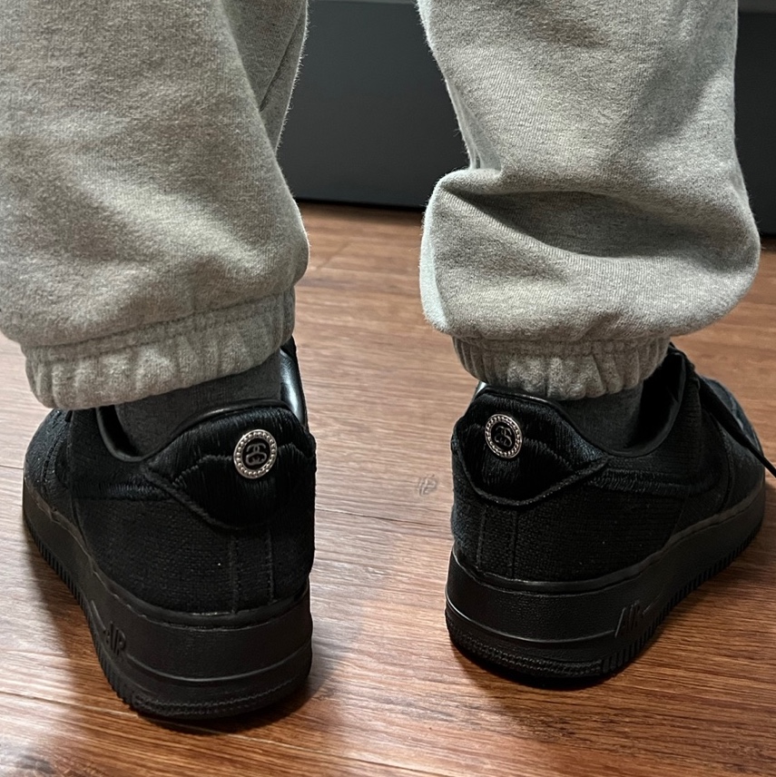 Nike x Stussy Air Force 1 Low Triple Black 착용 스타일 - 2