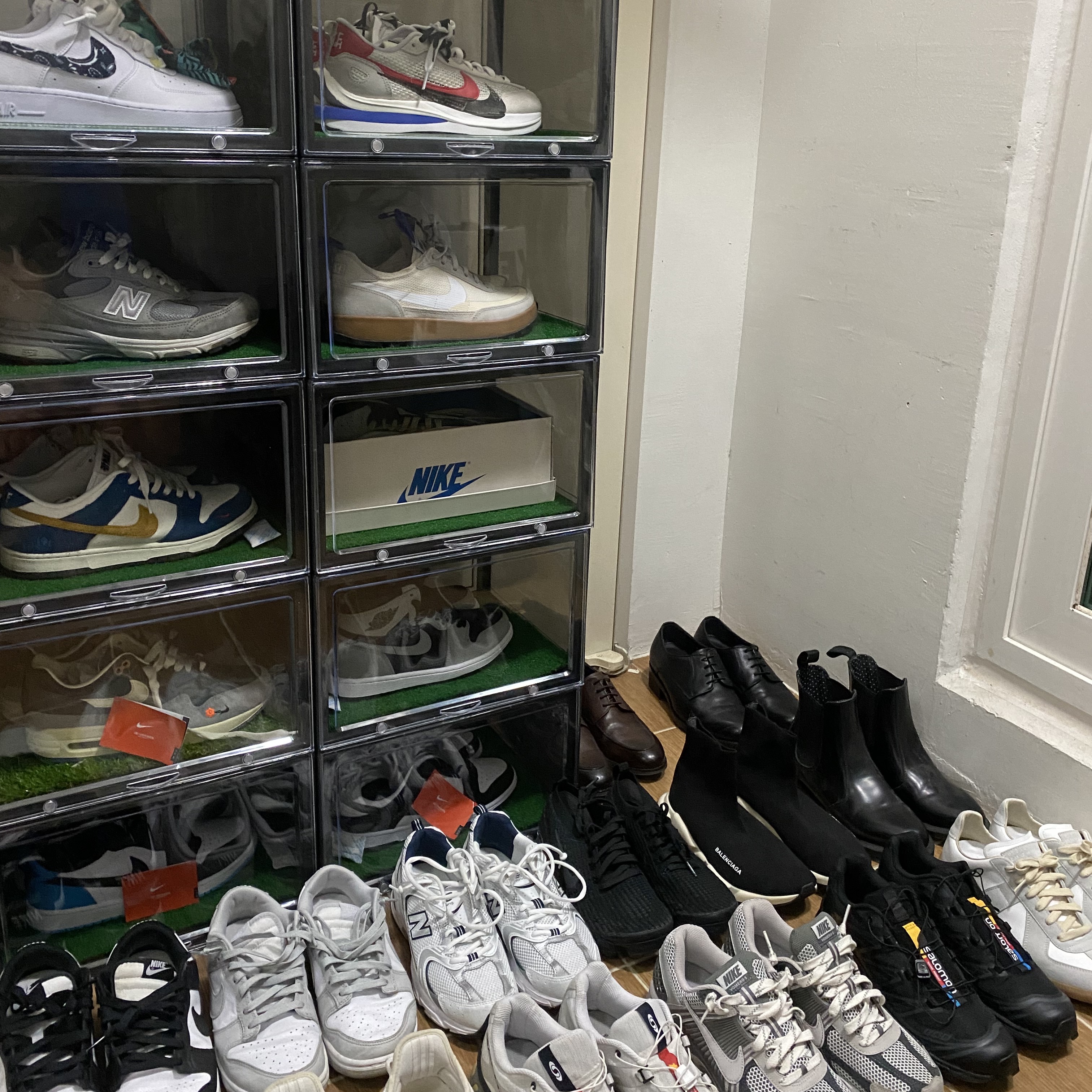 Jordan 1 x Travis Scott x Fragment Retro Low OG SP Military Blue, Nike x Kasina Dunk Low 80's Bus 착용 스타일