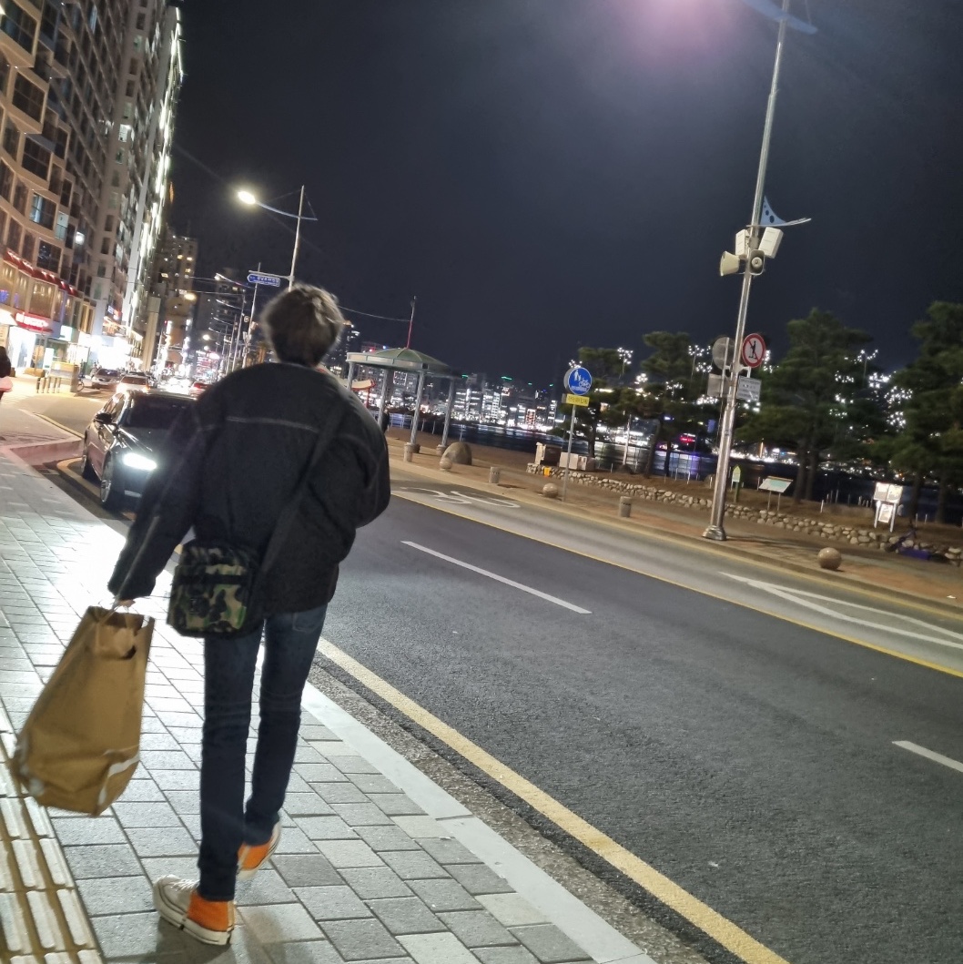 Converse x Feng Chen Wang Chuck 70 2-in-1 Persimmon Orange, Zara x Ader Error Oversize Bomber Jacket Black 착용 스타일 - 1