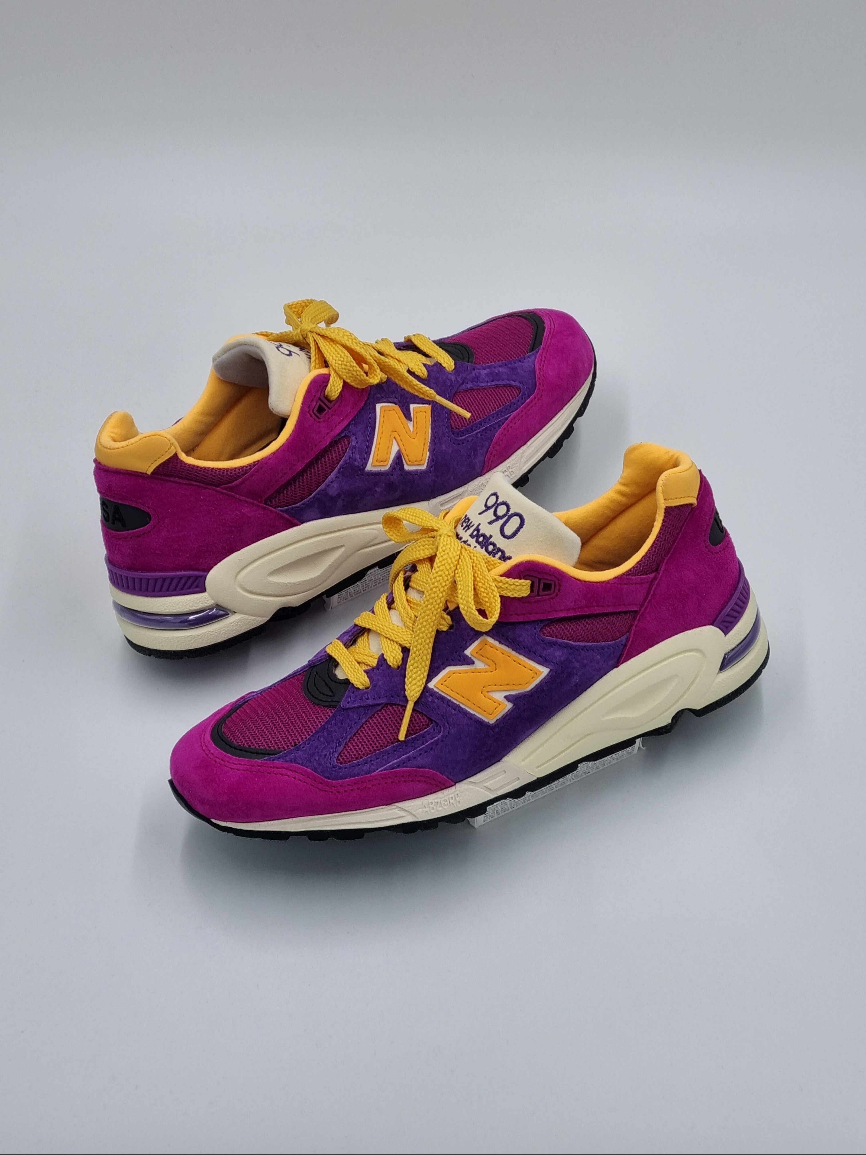 New Balance 990v2 Made in USA Purple Yellow 착용 스타일