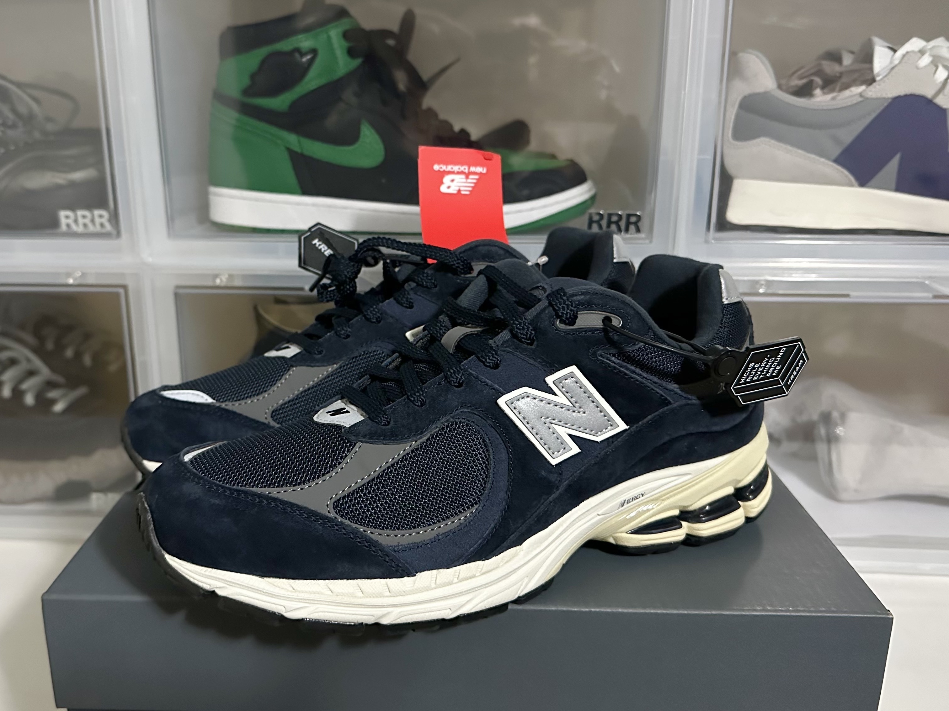 New Balance 2002R Eclipse Castlerock 착용 스타일 - 1