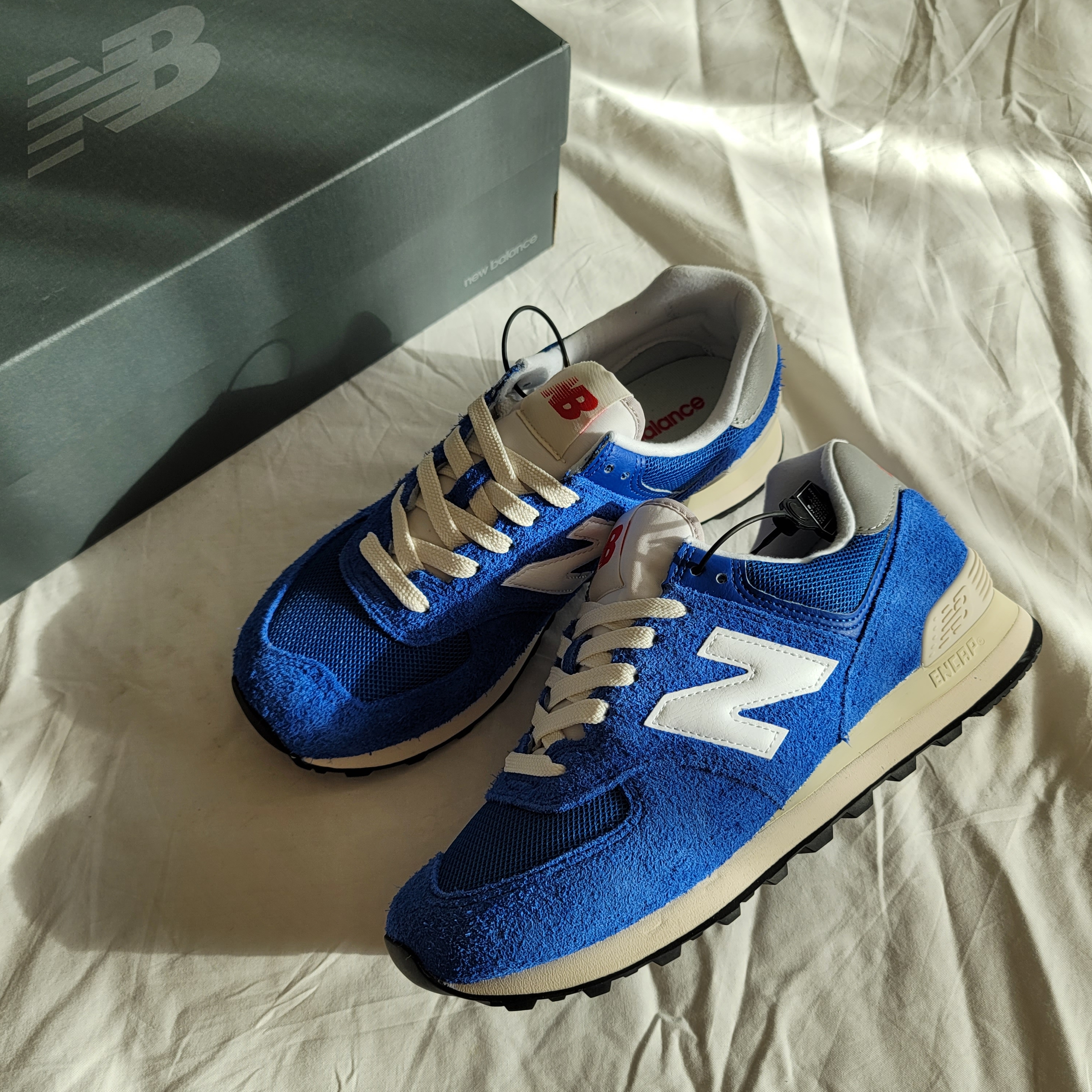 New Balance 574 Heritage Blue White 착용 스타일