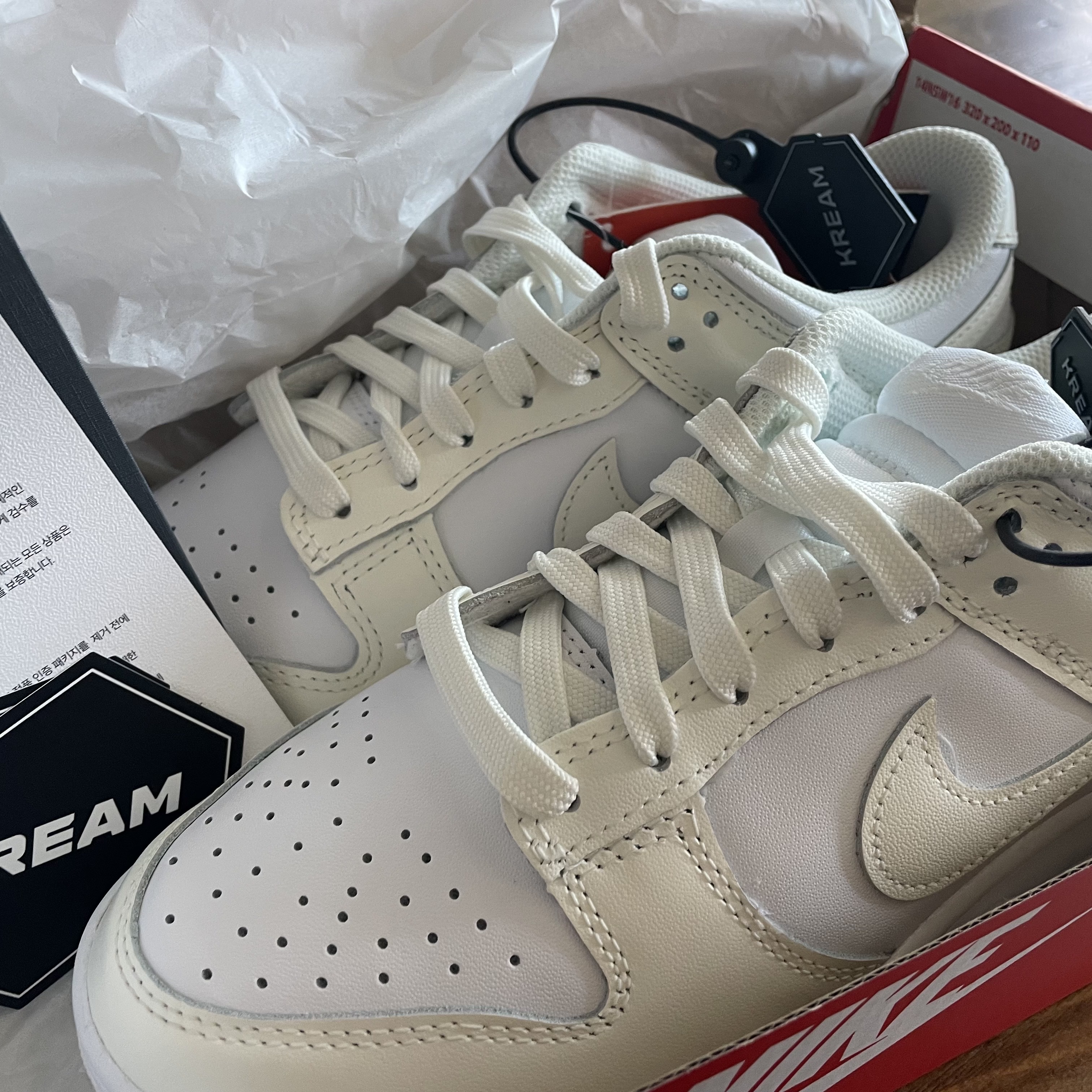 (W) Nike Dunk Low White and Sail 착용 스타일