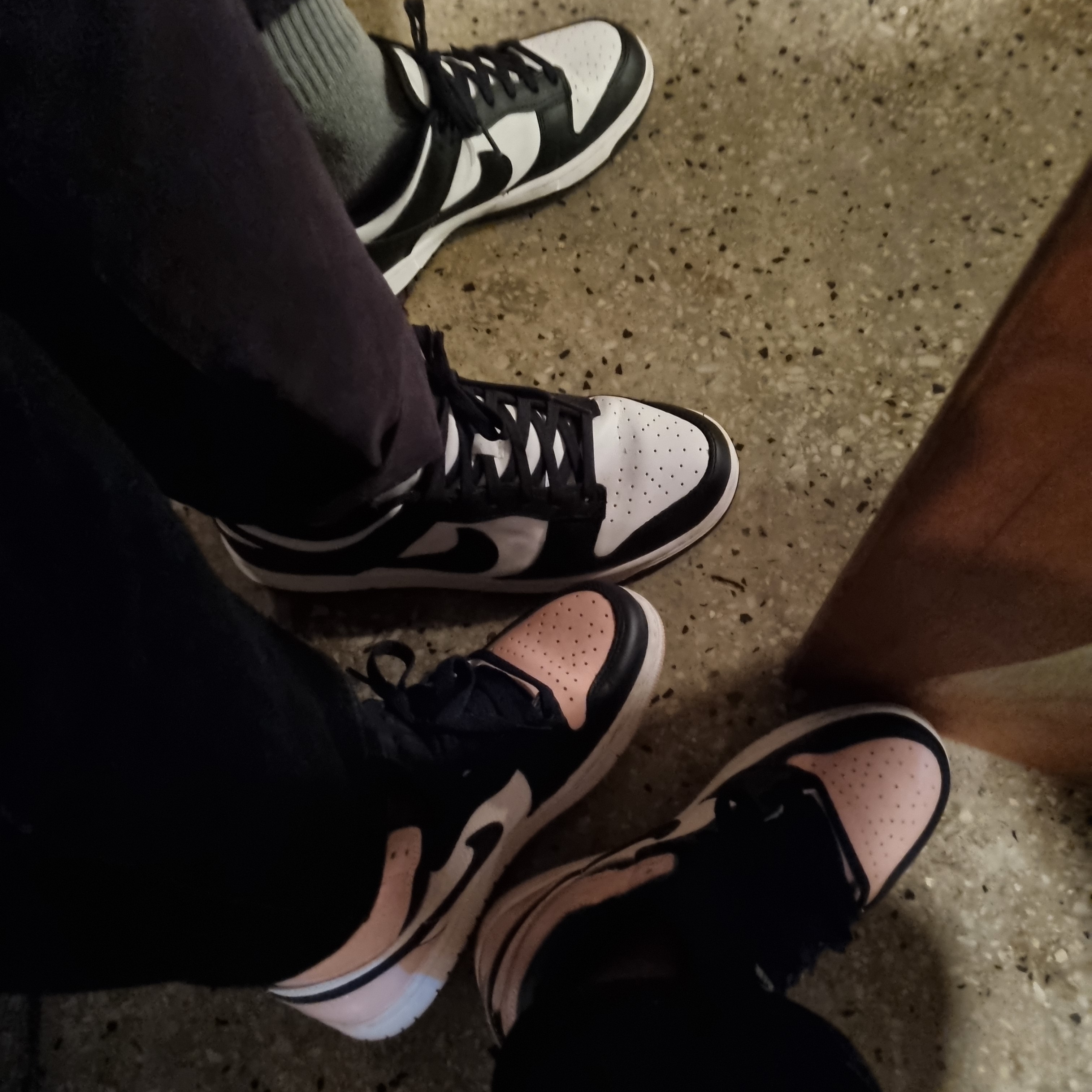 Nike Dunk Low Retro Black, (W) Jordan 1 Retro High OG Atmosphere 착용 스타일 - 1