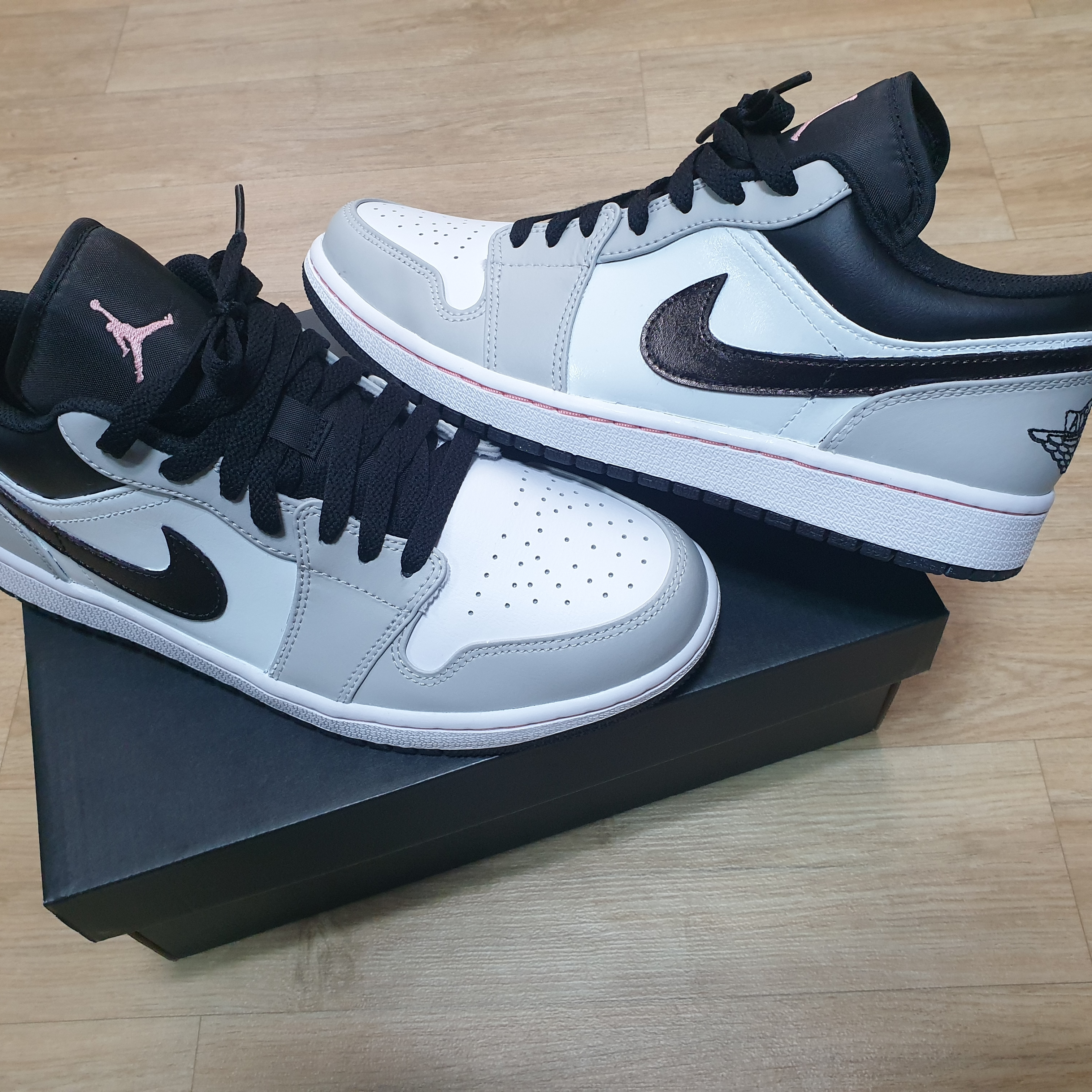 Jordan 1 Low Grey Fog Black Bleached Coral 착용 스타일