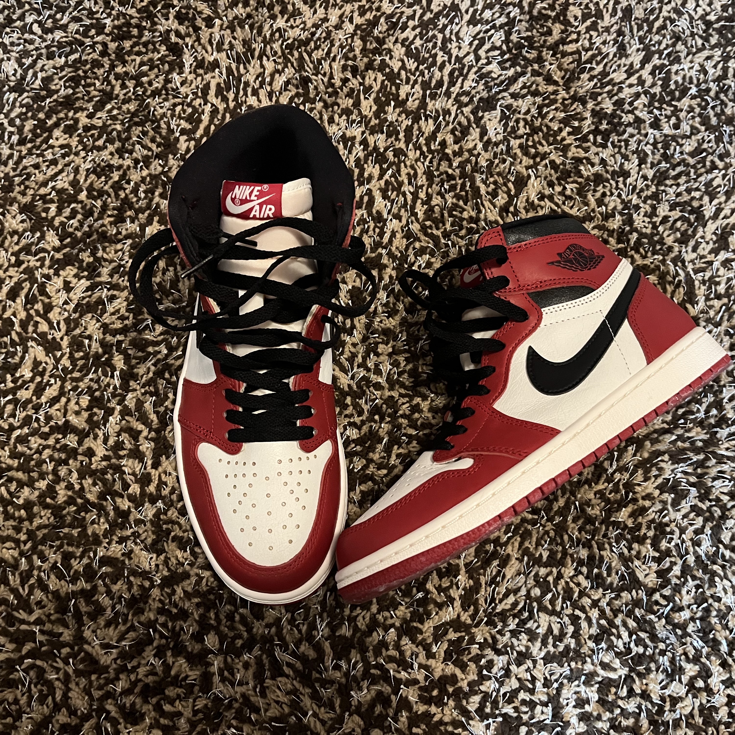 Jordan 1 Retro High OG Chicago 2022, Yeezy Gap Round Jacket Black 착용 스타일 - 1