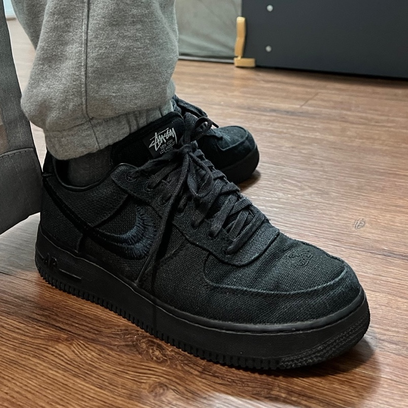 Nike x Stussy Air Force 1 Low Triple Black 착용 스타일 - 1