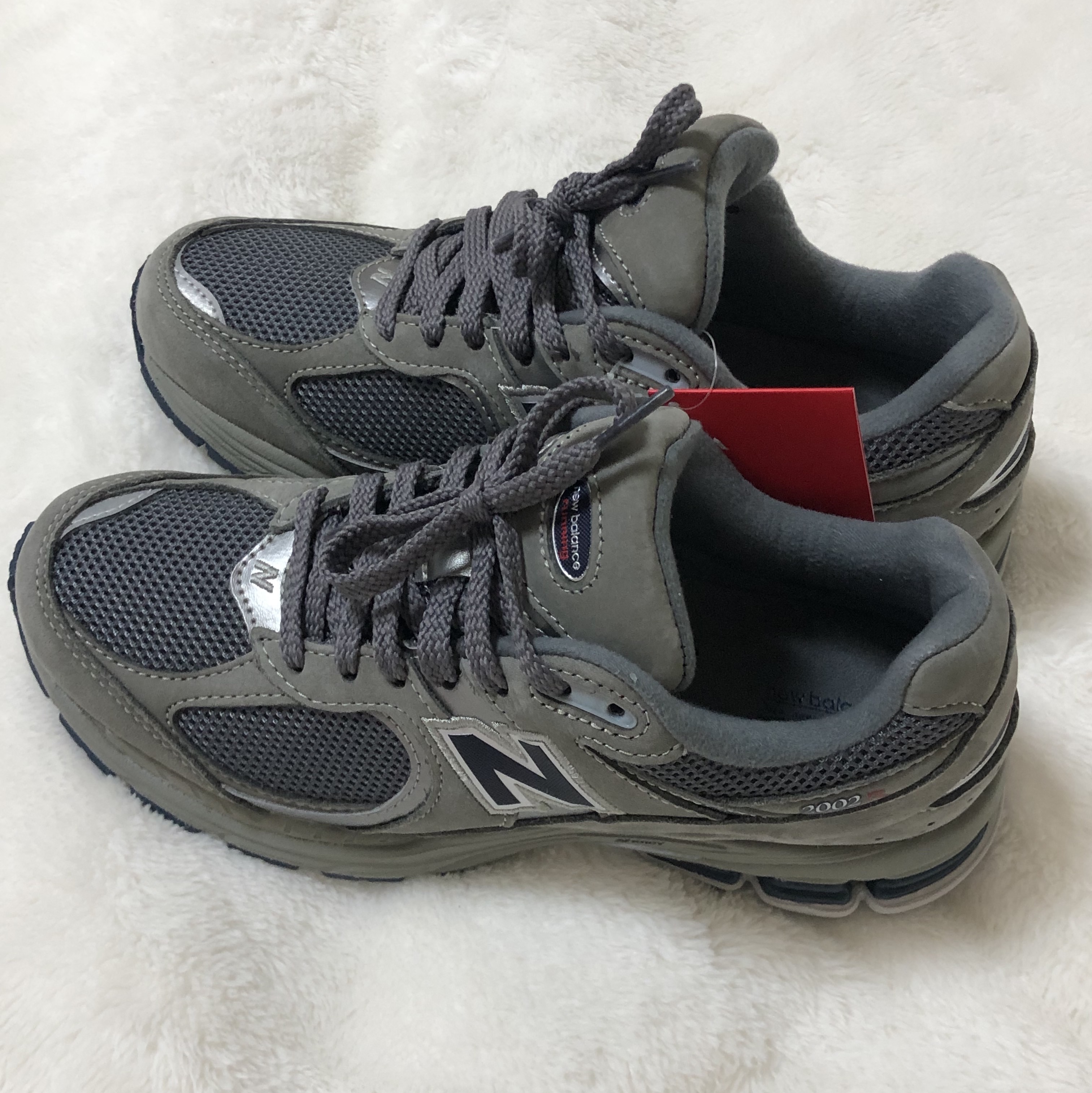 New Balance 2002R Gray 착용 스타일