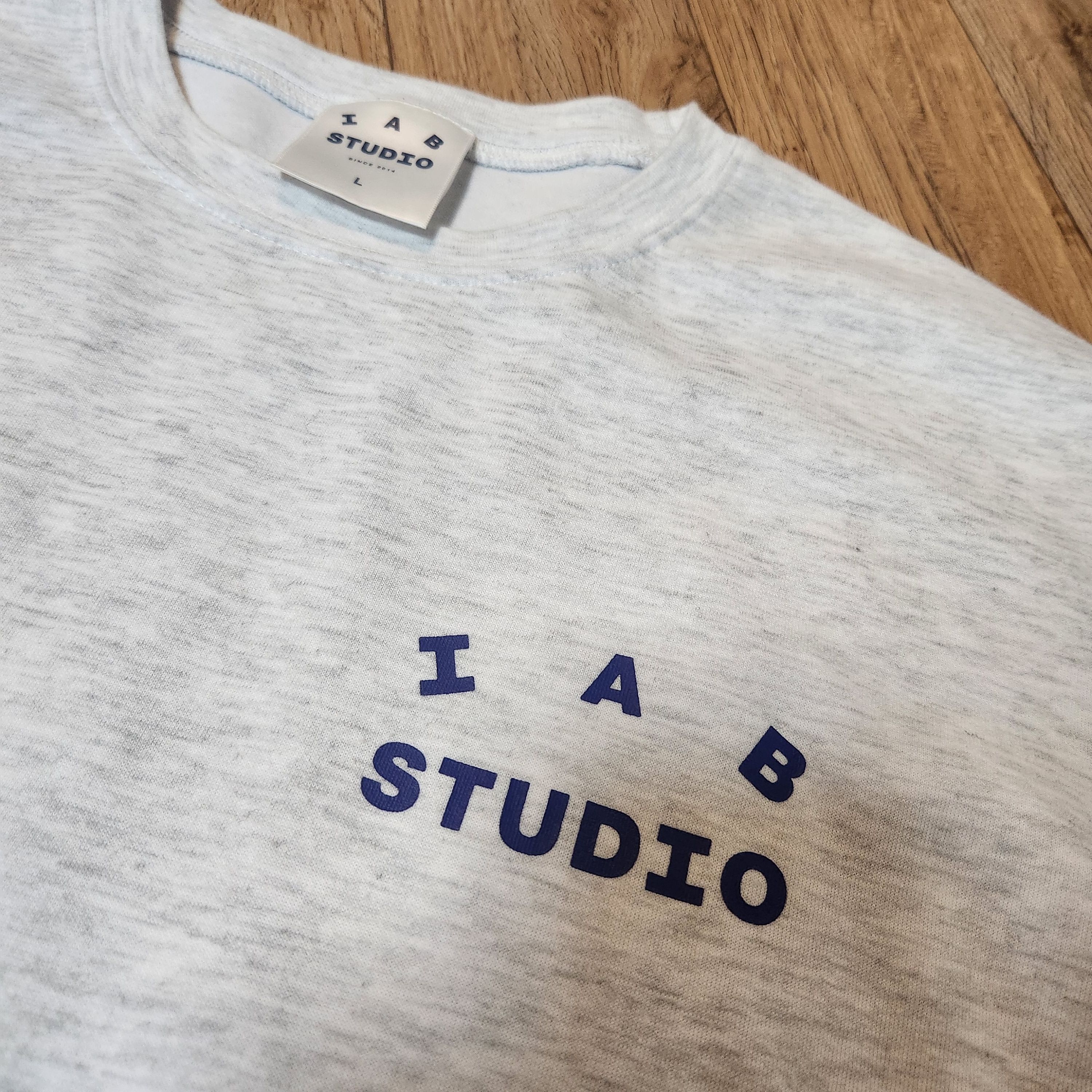 IAB Studio Long Sleeve Light Gray 착용 스타일 - 2