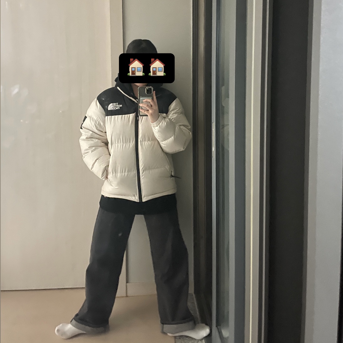 The North Face Novelty Nuptse Down Jacket Cream 착용 스타일