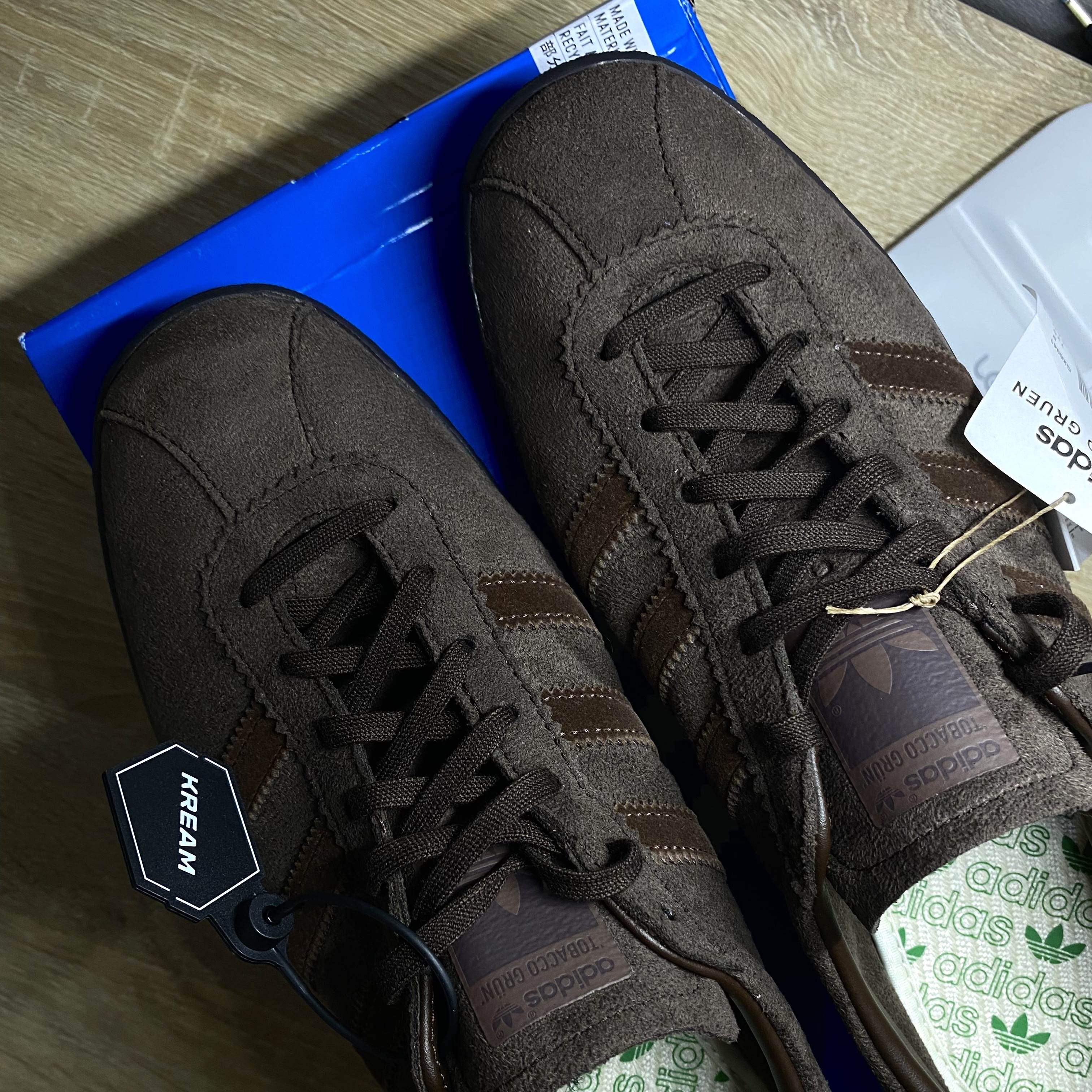 Adidas Tobacco Gruen Dark Brown 착용 스타일