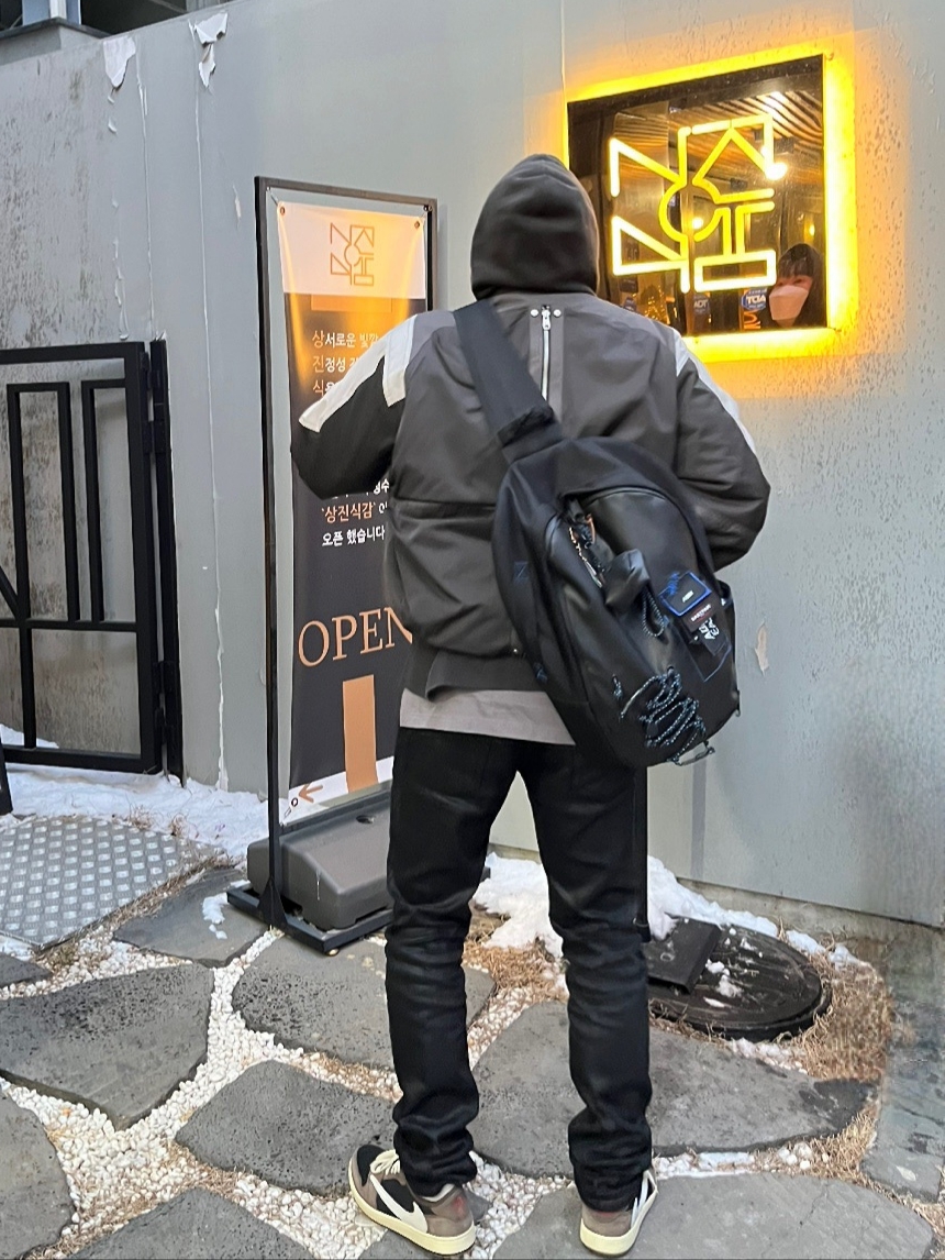 Undermycar Wani Kame Multi Block Pocket Turtle Bomber Driftwood - 22FW, Jordan x Travis Scott MJ Fleece Hoodie - US/EU 착용 스타일 - 1
