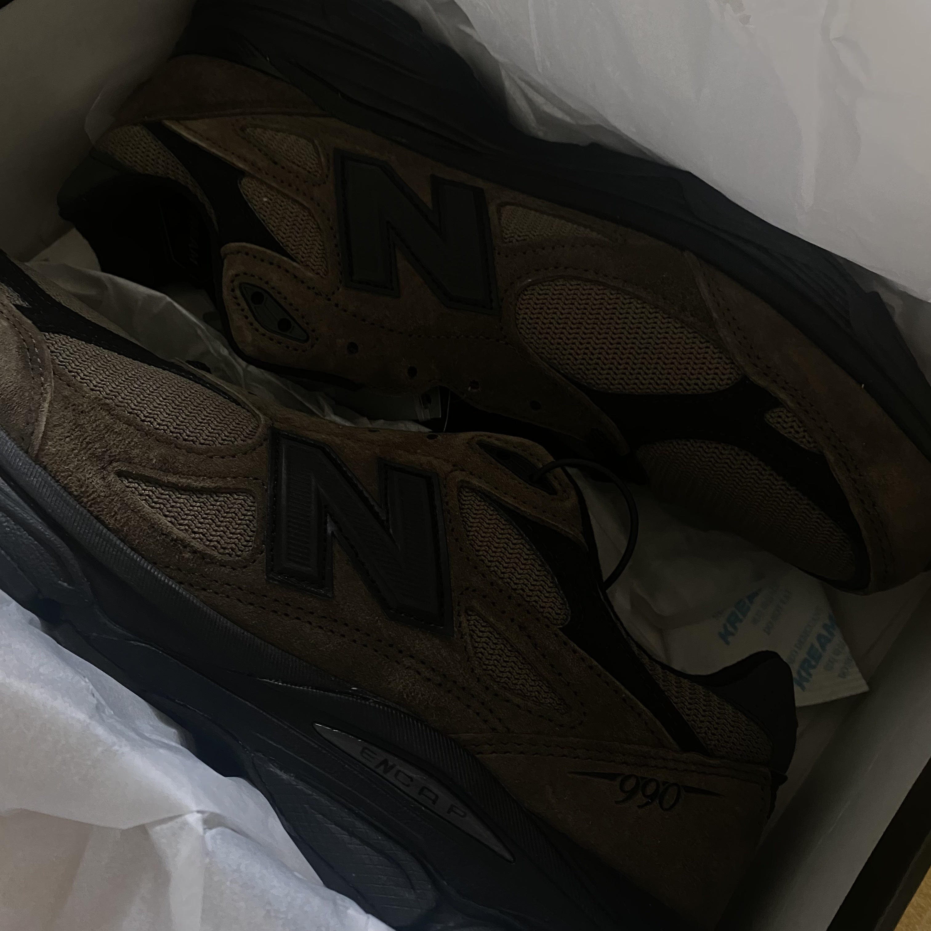 New Balance x JJJJound 990v3 Brown Black 착용 스타일 - 1