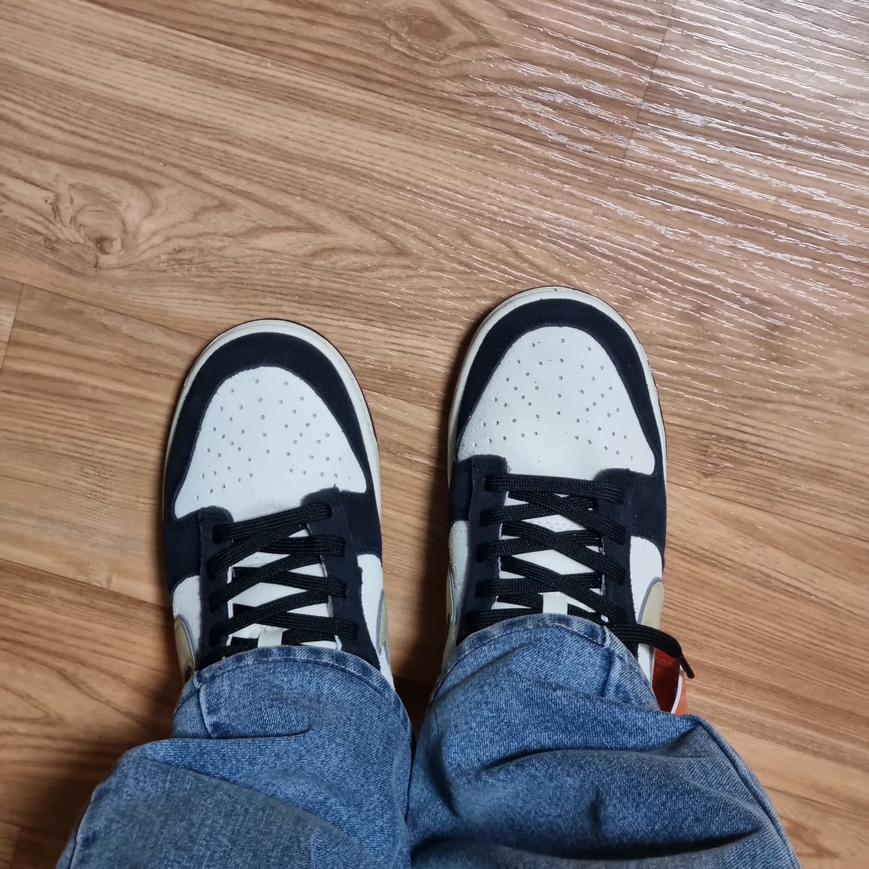 (W) Nike Dunk Low LX Black Suede 착용 스타일 - 2