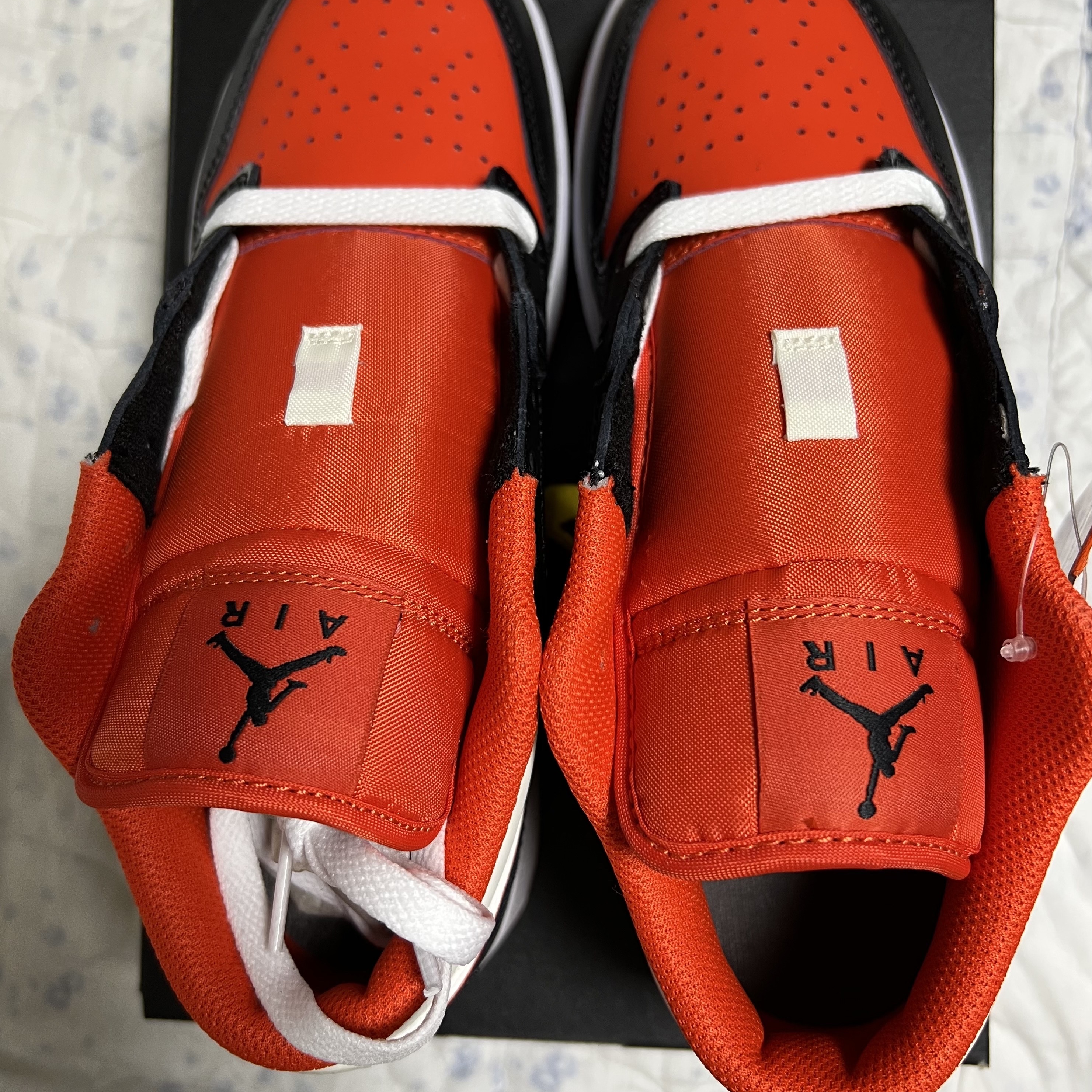 (GS) Jordan 1 Low SE Team Orange Black 착용 스타일 - 1