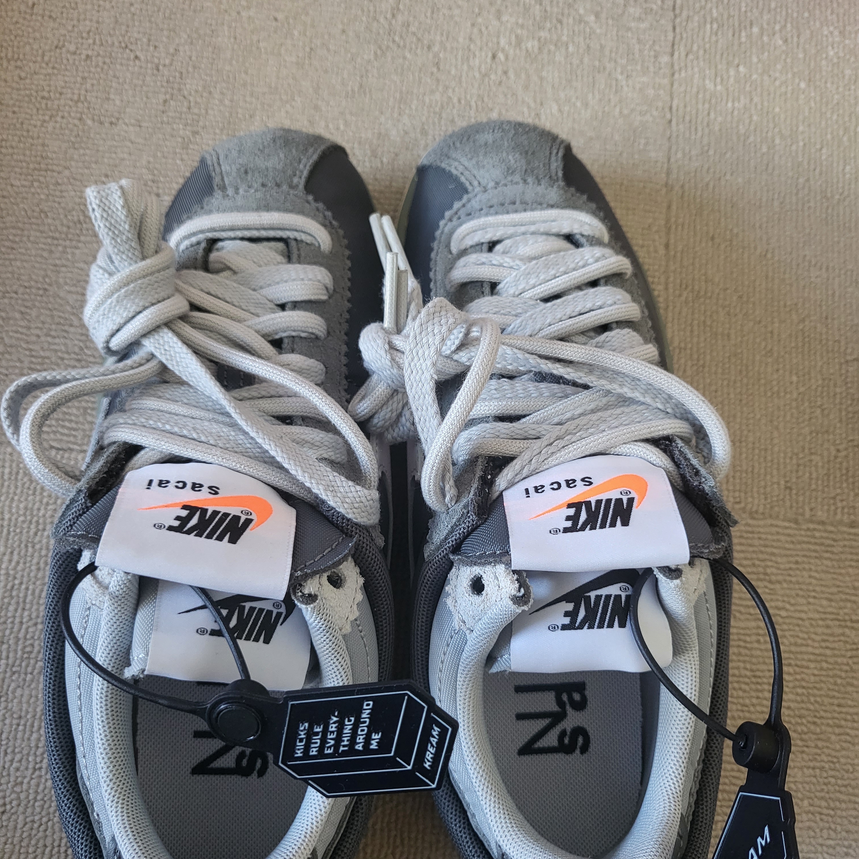 Nike x Sacai Zoom Cortez SP Iron Grey 착용 스타일 - 3