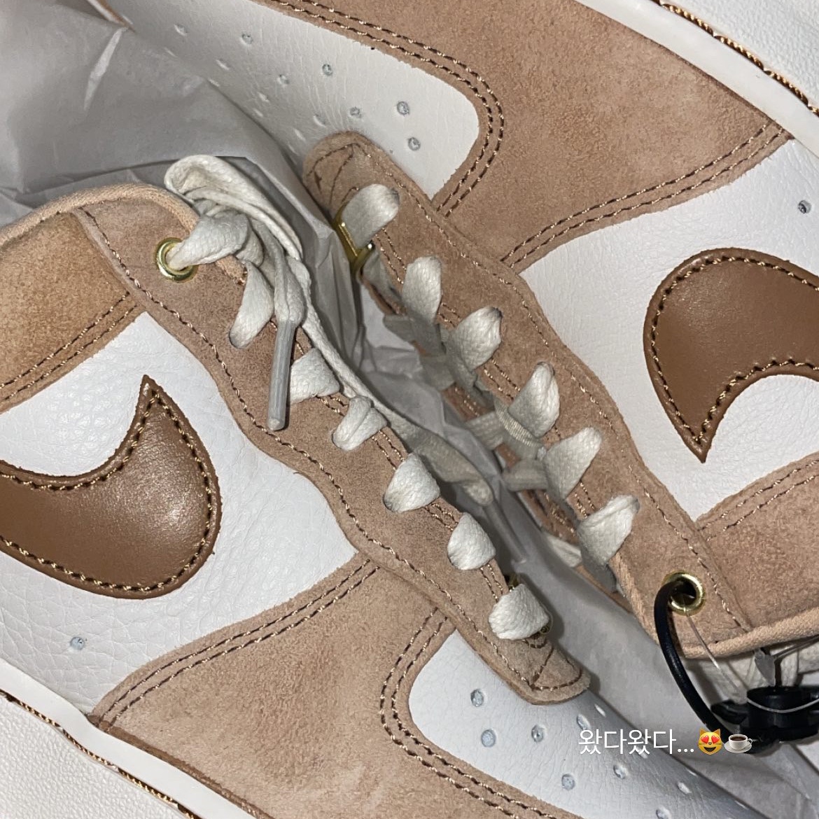 (W) Nike Air Force 1 LXX Flax 착용 스타일