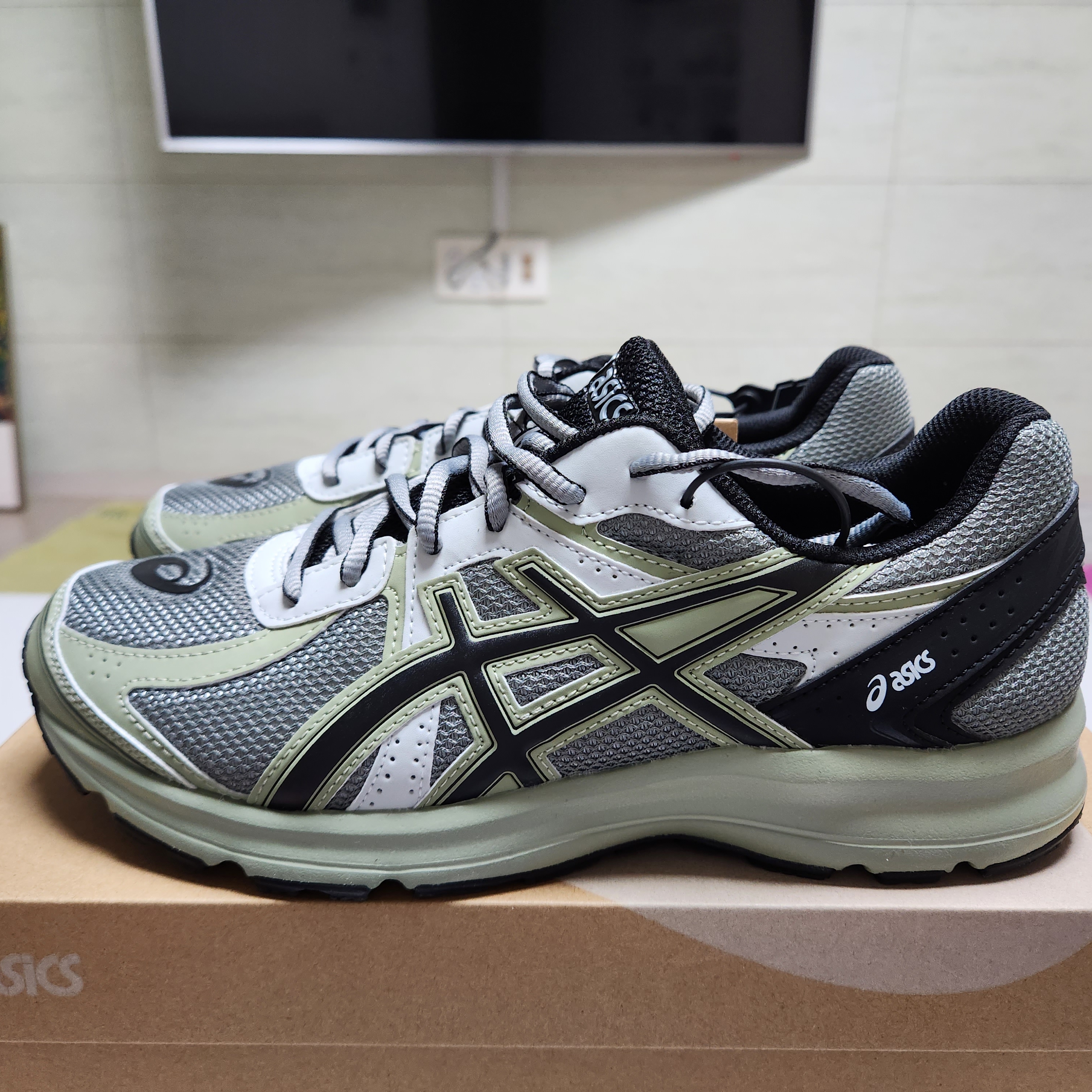 Asics Jog 100 S Sheet Rock - 2E Wide 착용 스타일